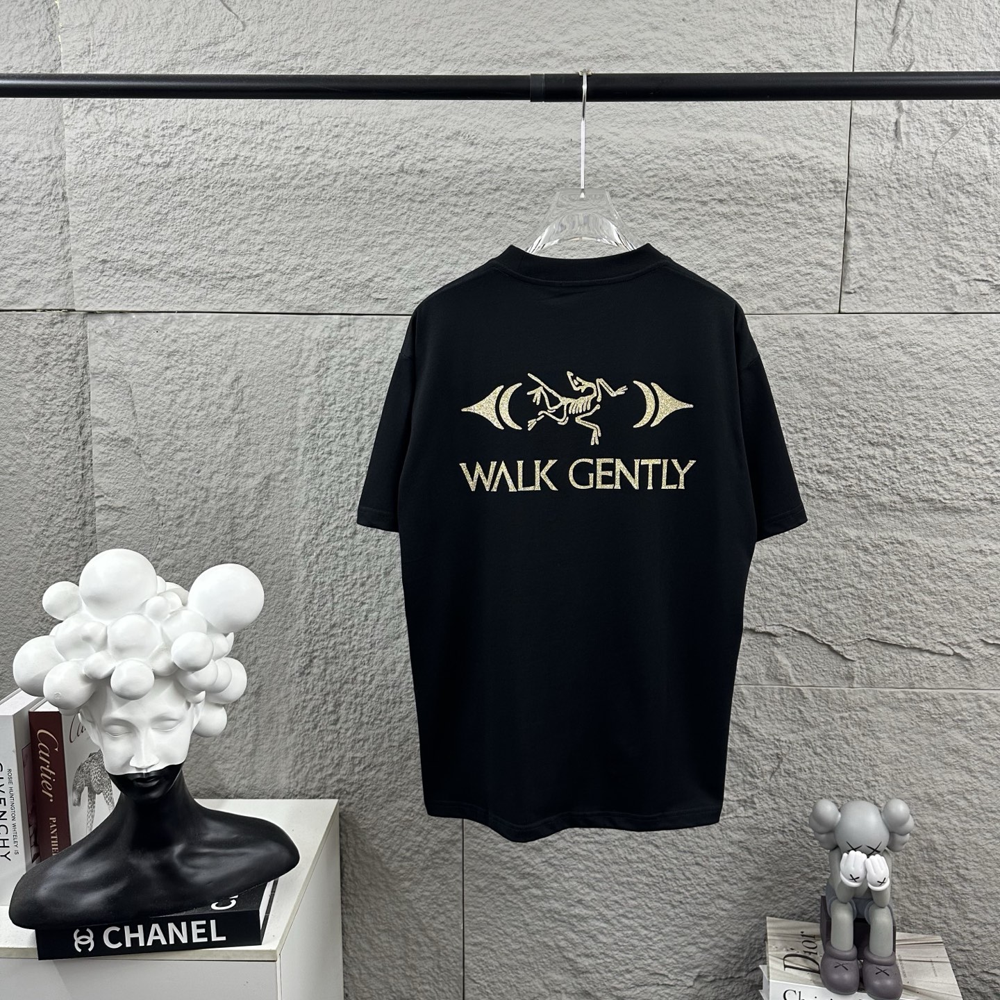 NO:912708,ARC'TERYX*ancestral*bird 2026 spring and summer new style, personalized classic letter hot stamping and silvering technology, customized double yarn plain cotton fabric, short-sleeved T-shirt, same style for men and women, color black and white, size S (90-130 catties) M (120-150 catties) L (140-165 catties) XL (160-1 catties)  XXL (1-210 pounds),,T-shirt,tees,t-shirt,19860909ARC'TERYX*始祖*鸟 2026春夏新款 个性经典字母烫金烫银工艺 定制双纱平纹纯棉面料 短袖T恤 男女同款 颜色黑色白色  尺码 S（90-130斤） M（120-150斤） L（140-165斤） XL（160-1斤） XXL（1-210斤）,,T-shirt,tees，t-shirt,,Men's clothing