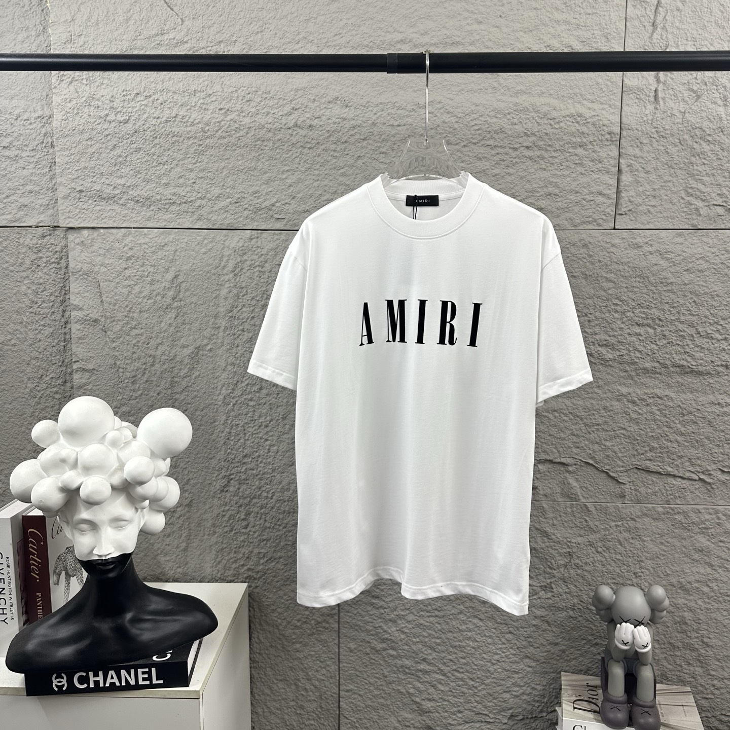 NO:912710,Amiri*Emil 2026 early spring and summer new style Customized plain cotton double yarn fabric Short-sleeved T-shirt Classic letter flocking technology Same style for men and women Color black white Size S (90-130 catties) M (120-150 catties) L (140-165 catties) XL (160-180 catties)  XXL (180-210 pounds),,amiri,T-shirt,tees,t-shirt,19860909Amiri*埃米尔 2026早春夏季新款 定制平纹纯棉双纱面料 短袖T恤 经典字母植绒工艺 男女同款 颜色黑色白色  尺码 S（90-130斤） M（120-150斤） L（140-165斤） XL（160-180斤） XXL（180-210斤）,,amiri,T-shirt,tees，t-shirt,,Men's clothing