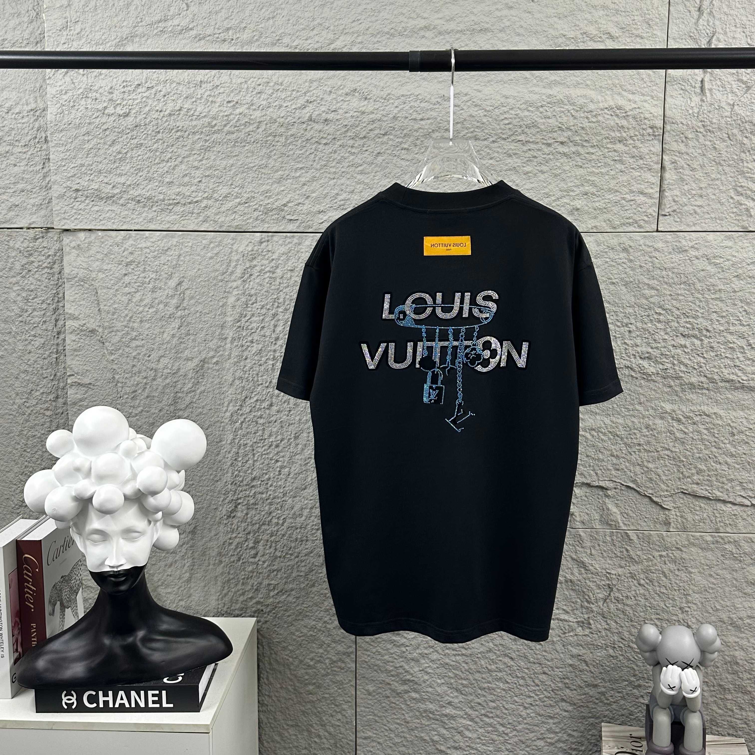 P80 1v Louis*2026 Primavera/Verano Nuevo estilo Clásico gran letra LV tridimensional flocado + diseño de cristales cali…