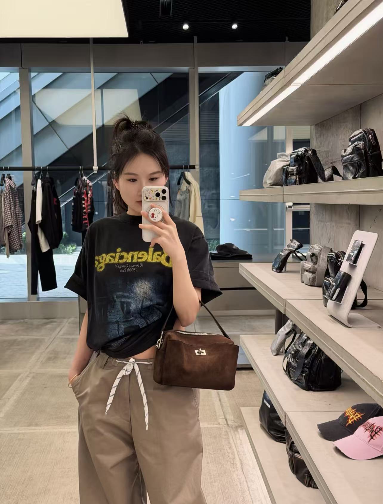 Balenciaga 官网品质BALENCI*GA/巴黎 SS26最新款 前面以Balenclag* 街道夜景建筑图案印花洗水做旧短袖T恤