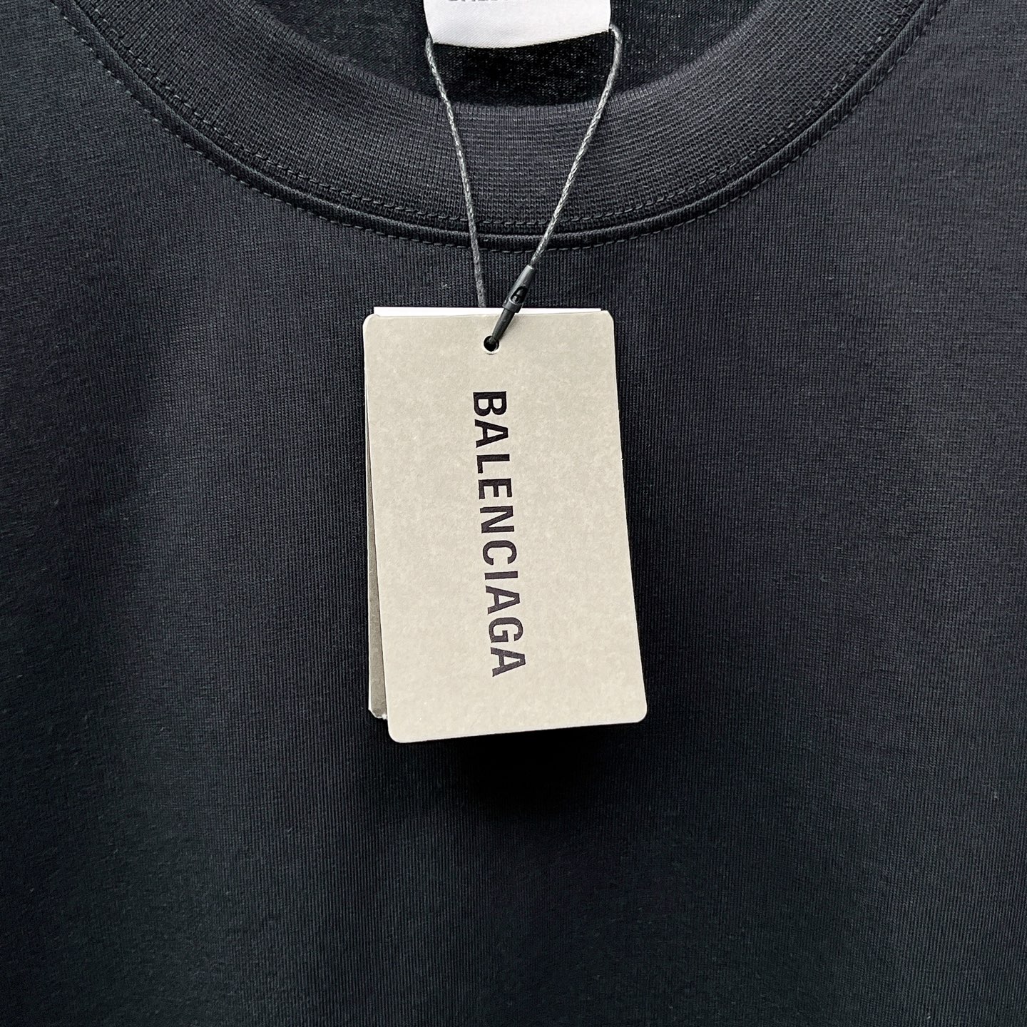 Balenciaga 官网品质BALENCI*GA/巴黎 SS26最新款 5 20贴纸印花左袖绣Logo短袖T恤砖柜同步