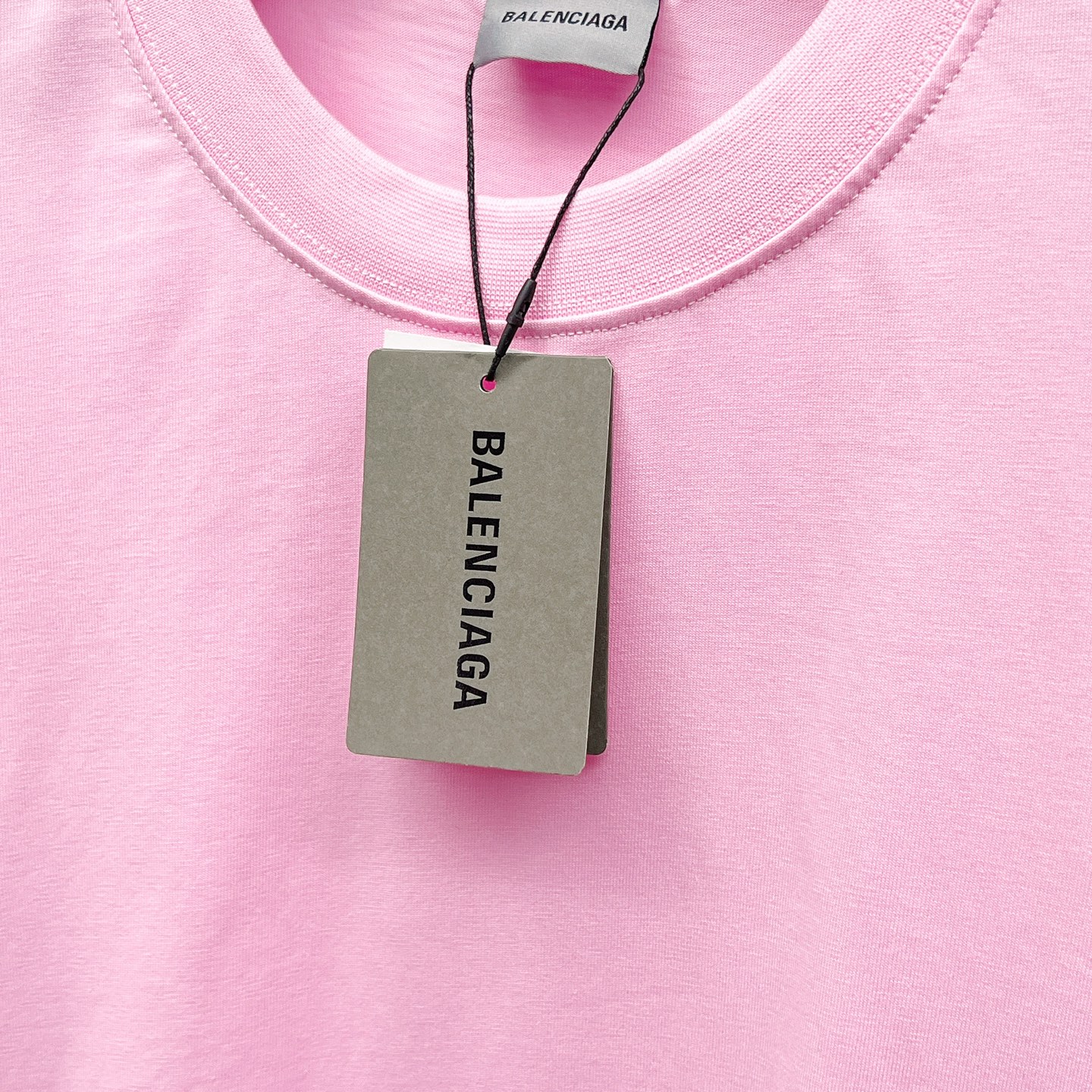 Balenciaga 官网品质BALENCI*GA/巴黎 SS26最新款 5 20贴纸印花左袖绣Logo短袖T恤砖柜同步