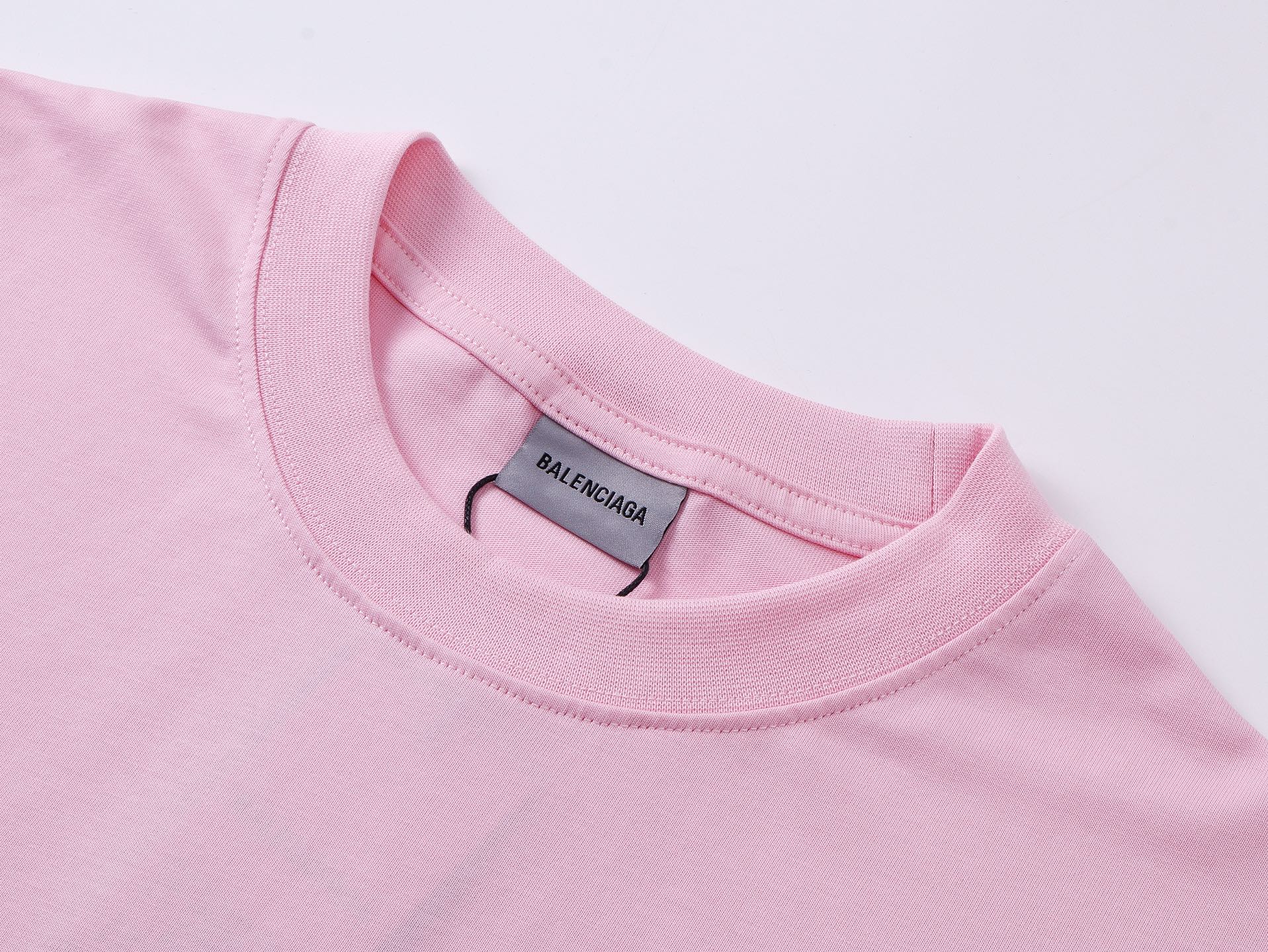 Balenciaga 官网品质BALENCI*GA/巴黎 SS26最新款 5 20贴纸印花左袖绣Logo短袖T恤砖柜同步