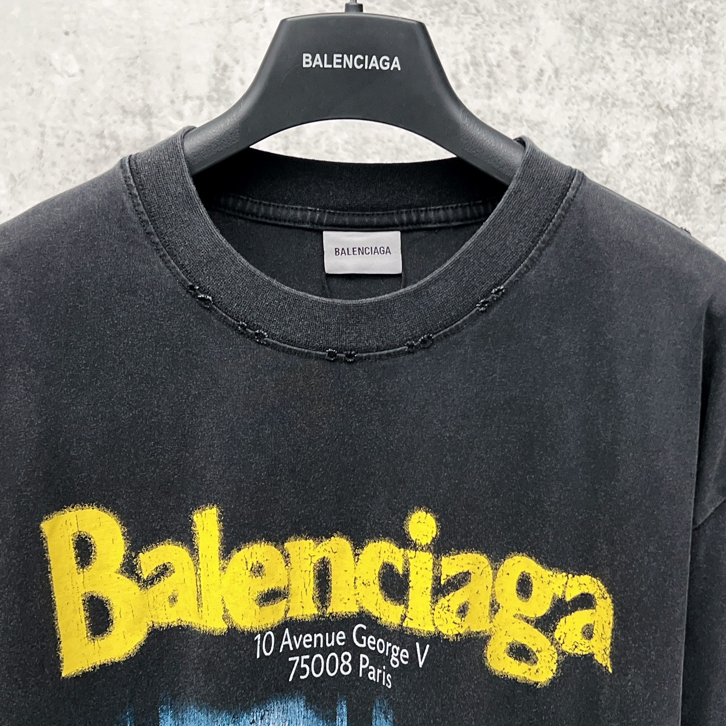 Balenciaga 官网品质BALENCI*GA/巴黎 SS26最新款 前面以Balenclag* 街道夜景建筑图案印花洗水做旧短袖T恤