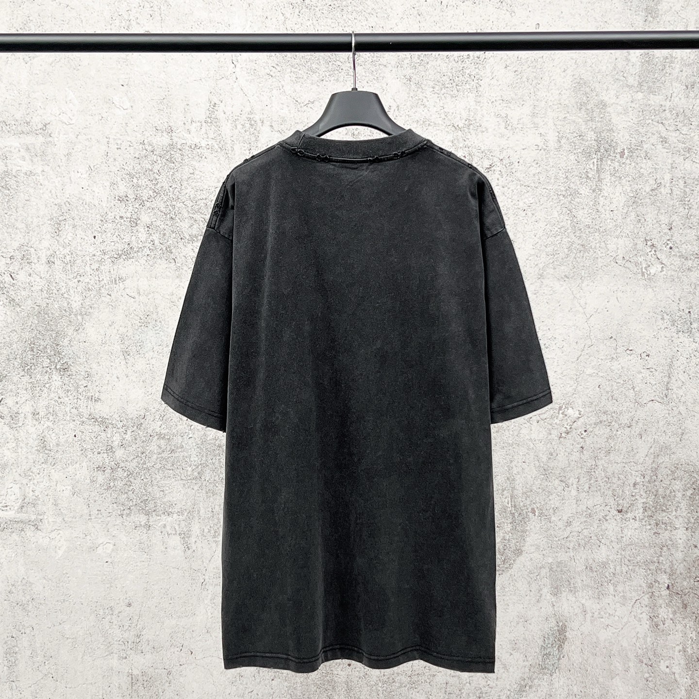 Balenciaga 官网品质BALENCI*GA/巴黎 SS26最新款 前面以Balenclag* 街道夜景建筑图案印花洗水做旧短袖T恤