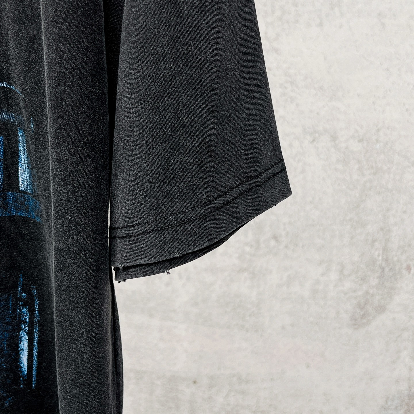 Balenciaga 官网品质BALENCI*GA/巴黎 SS26最新款 前面以Balenclag* 街道夜景建筑图案印花洗水做旧短袖T恤