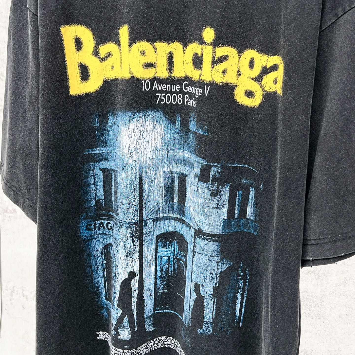 Balenciaga 官网品质BALENCI*GA/巴黎 SS26最新款 前面以Balenclag* 街道夜景建筑图案印花洗水做旧短袖T恤