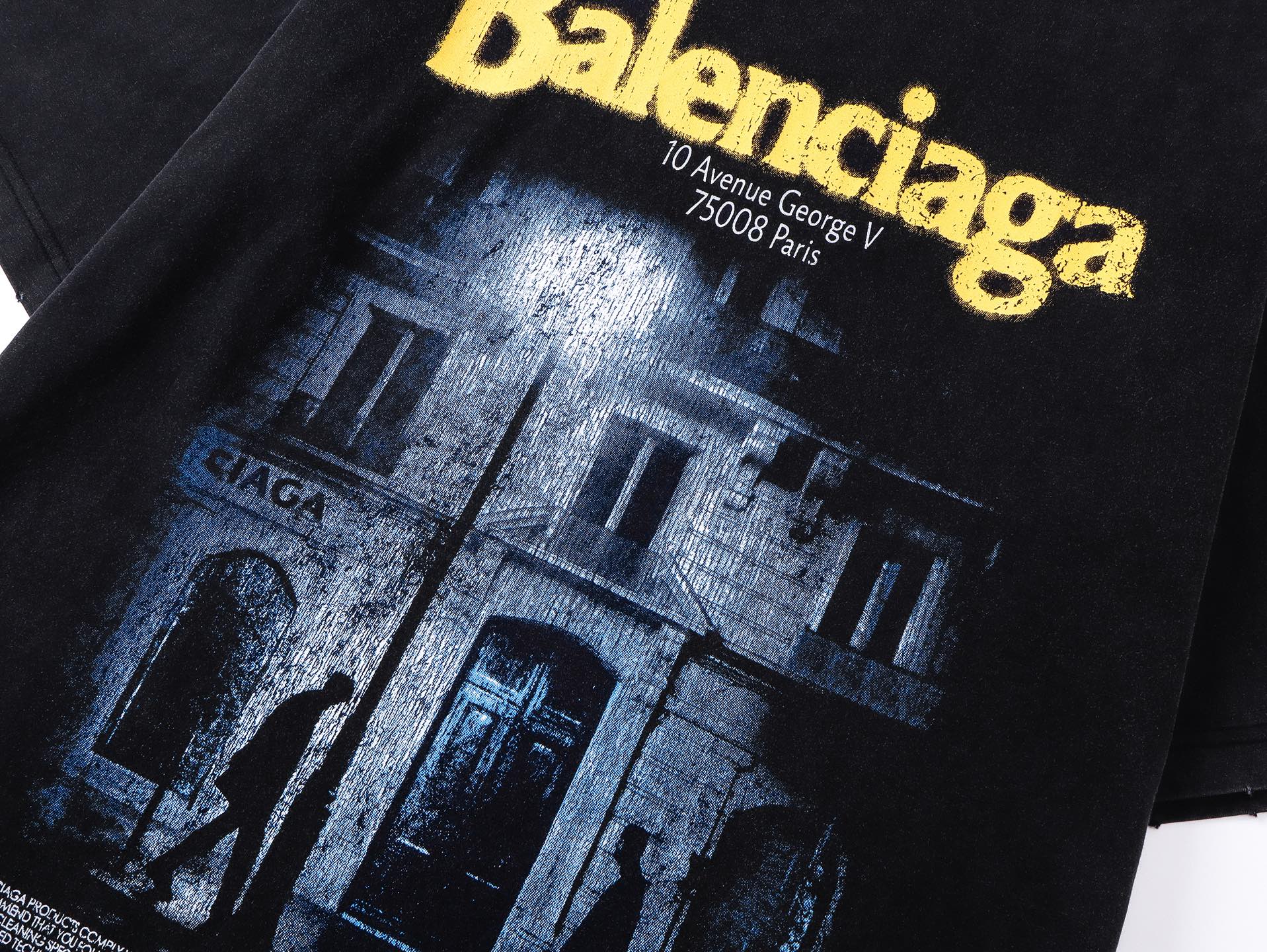 Balenciaga 官网品质BALENCI*GA/巴黎 SS26最新款 前面以Balenclag* 街道夜景建筑图案印花洗水做旧短袖T恤