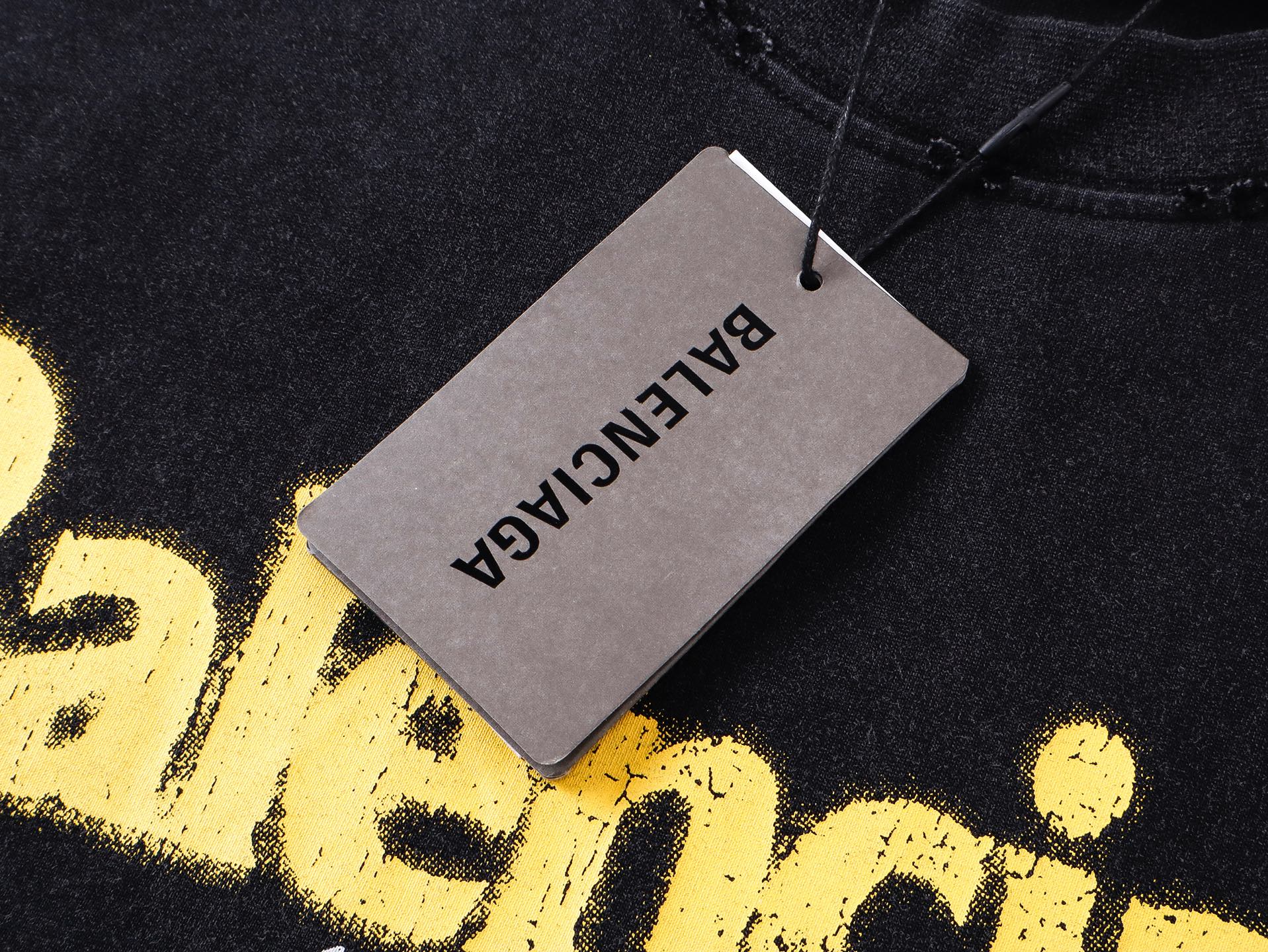Balenciaga 官网品质BALENCI*GA/巴黎 SS26最新款 前面以Balenclag* 街道夜景建筑图案印花洗水做旧短袖T恤
