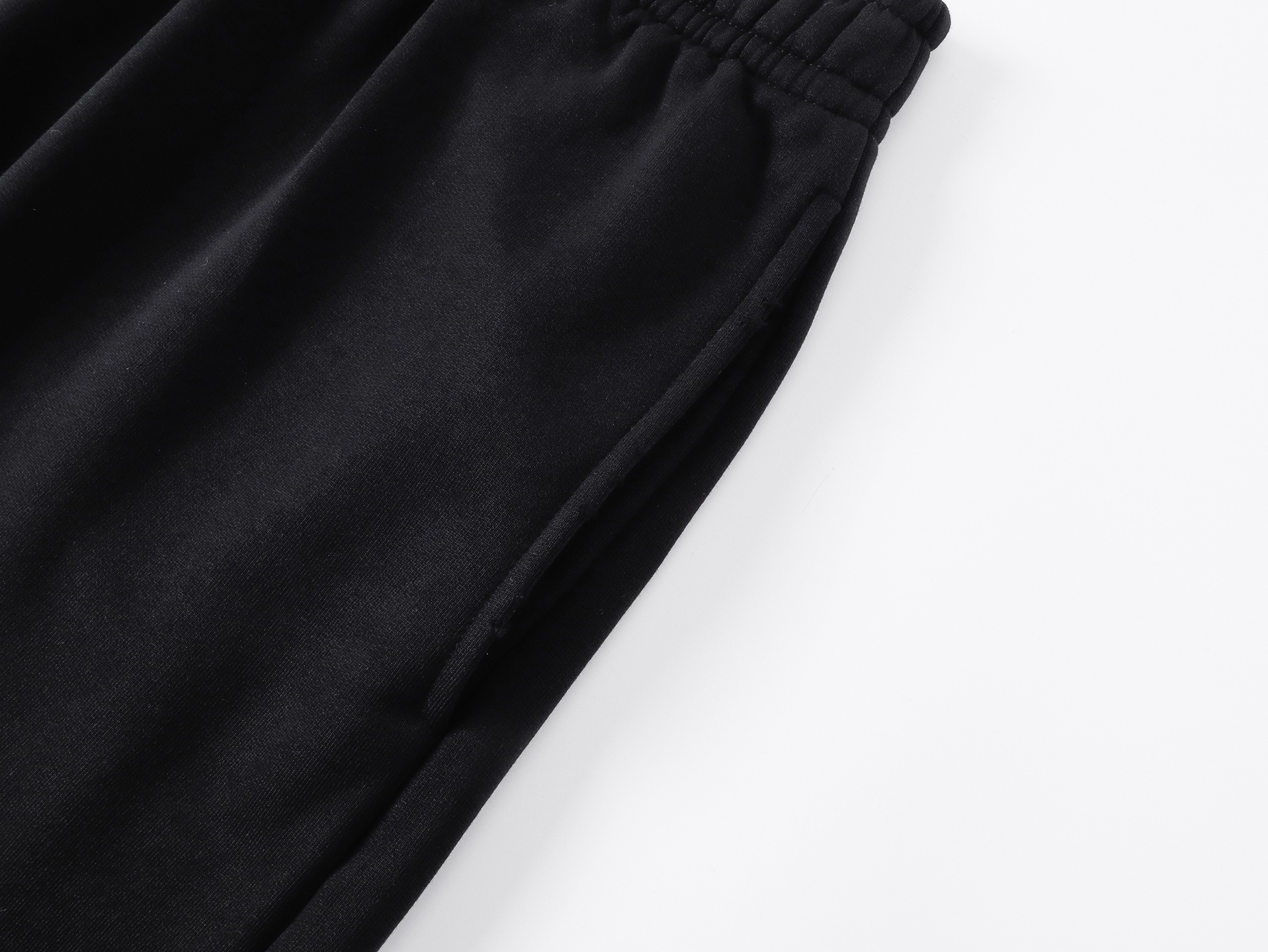 Balenciaga 官网品质BALENCI*GA/巴黎 2026新款 巴黎错乱字母胶带直喷印花磨烂做旧短裤