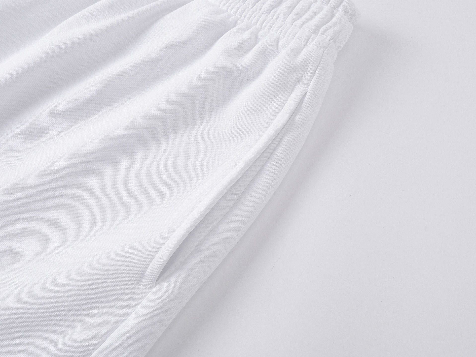 Balenciaga 官网品质BALENCI*GA/巴黎 2026新款 巴黎错乱字母胶带直喷印花磨烂做旧短裤