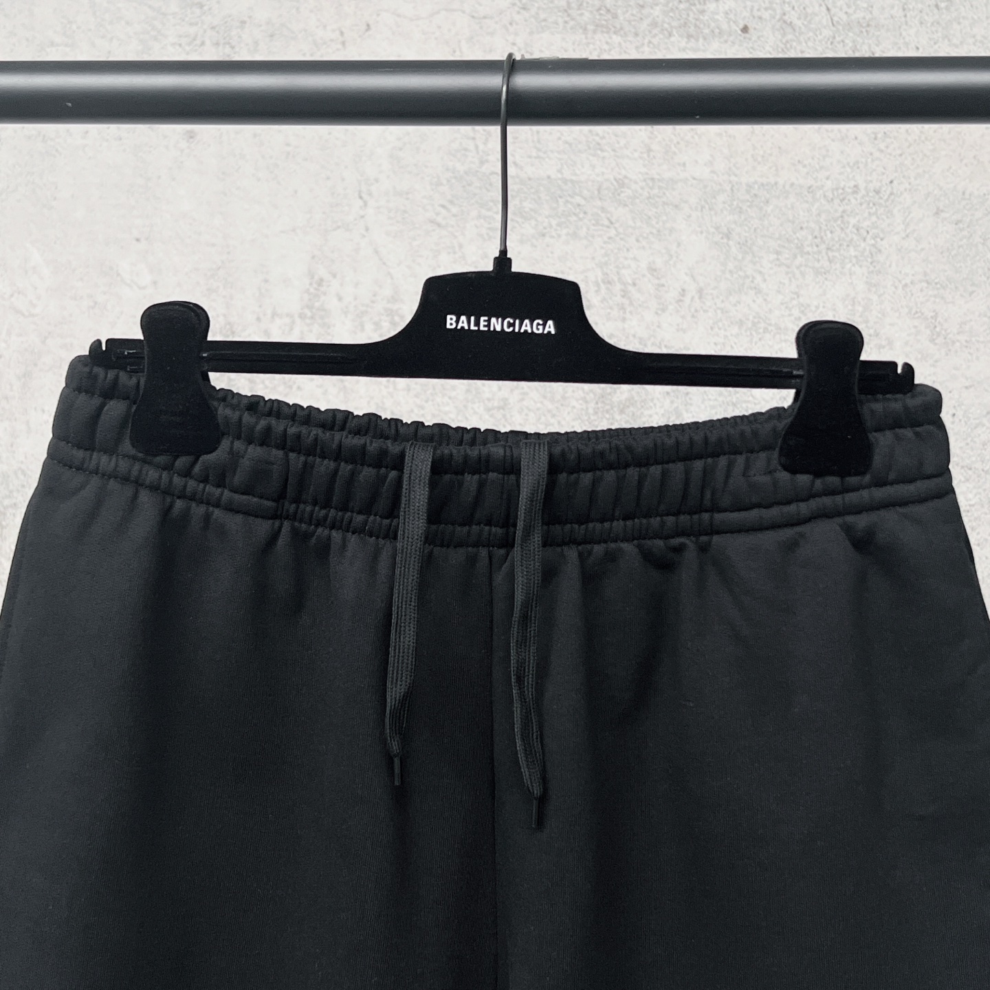 Balenciaga 官网品质BALENCI*GA/巴黎 2026新款 巴黎字母刺绣3M直喷印花短裤
