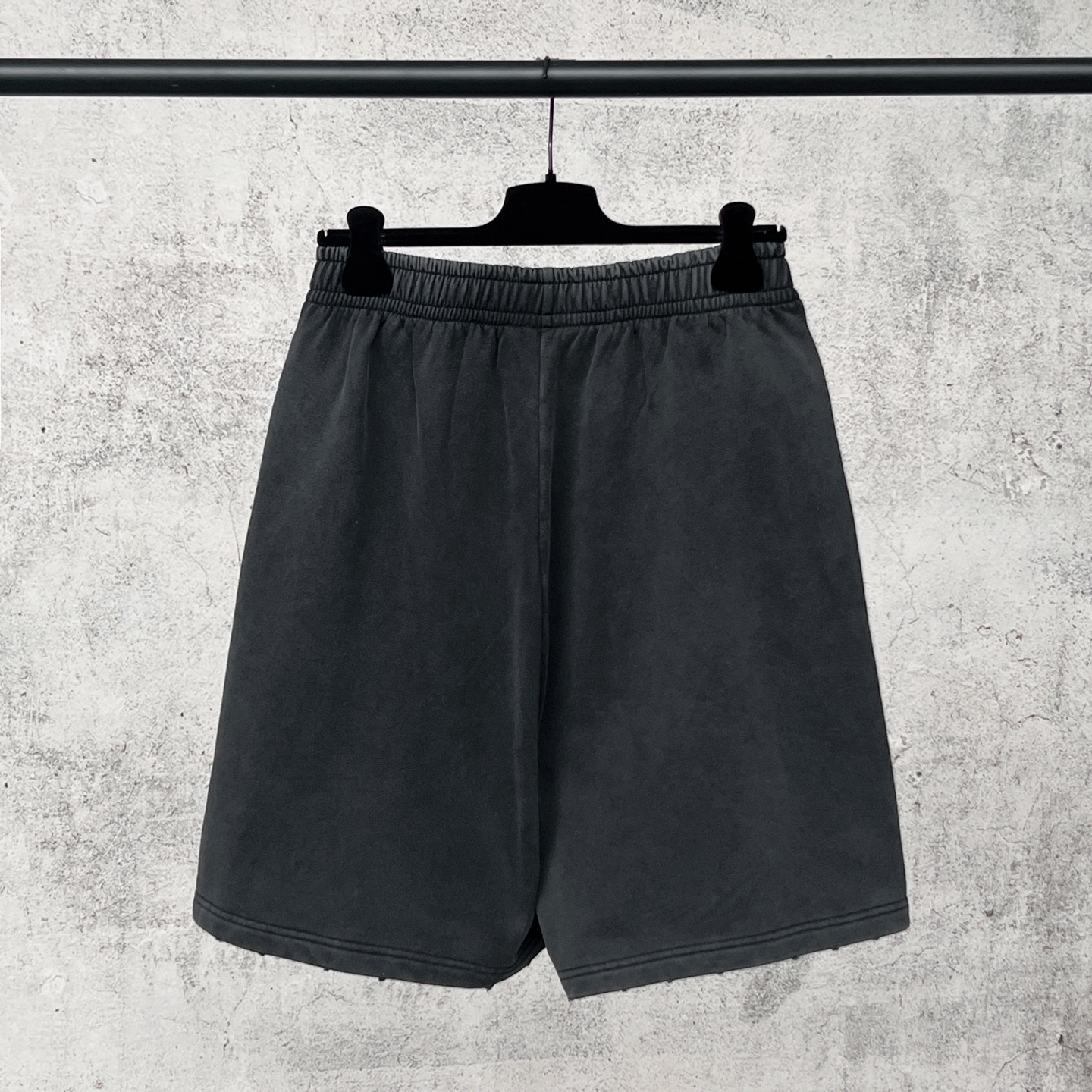 Balenciaga 官网品质BALENCI*GA/巴黎 2026新款 巴黎美纹纸胶带 字母直喷印花洗水磨烂做旧短裤