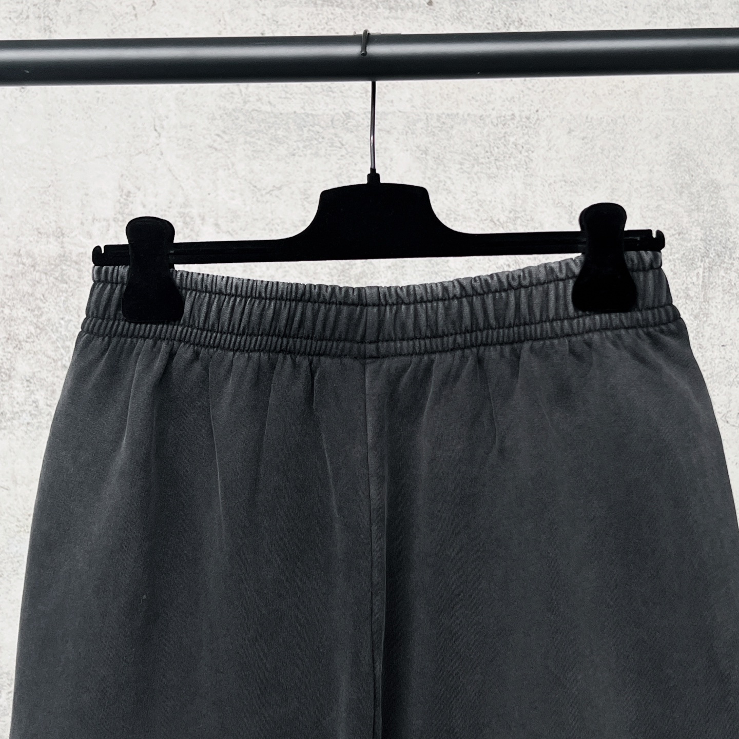 Balenciaga 官网品质BALENCI*GA/巴黎 2026新款 巴黎美纹纸胶带 字母直喷印花洗水磨烂做旧短裤