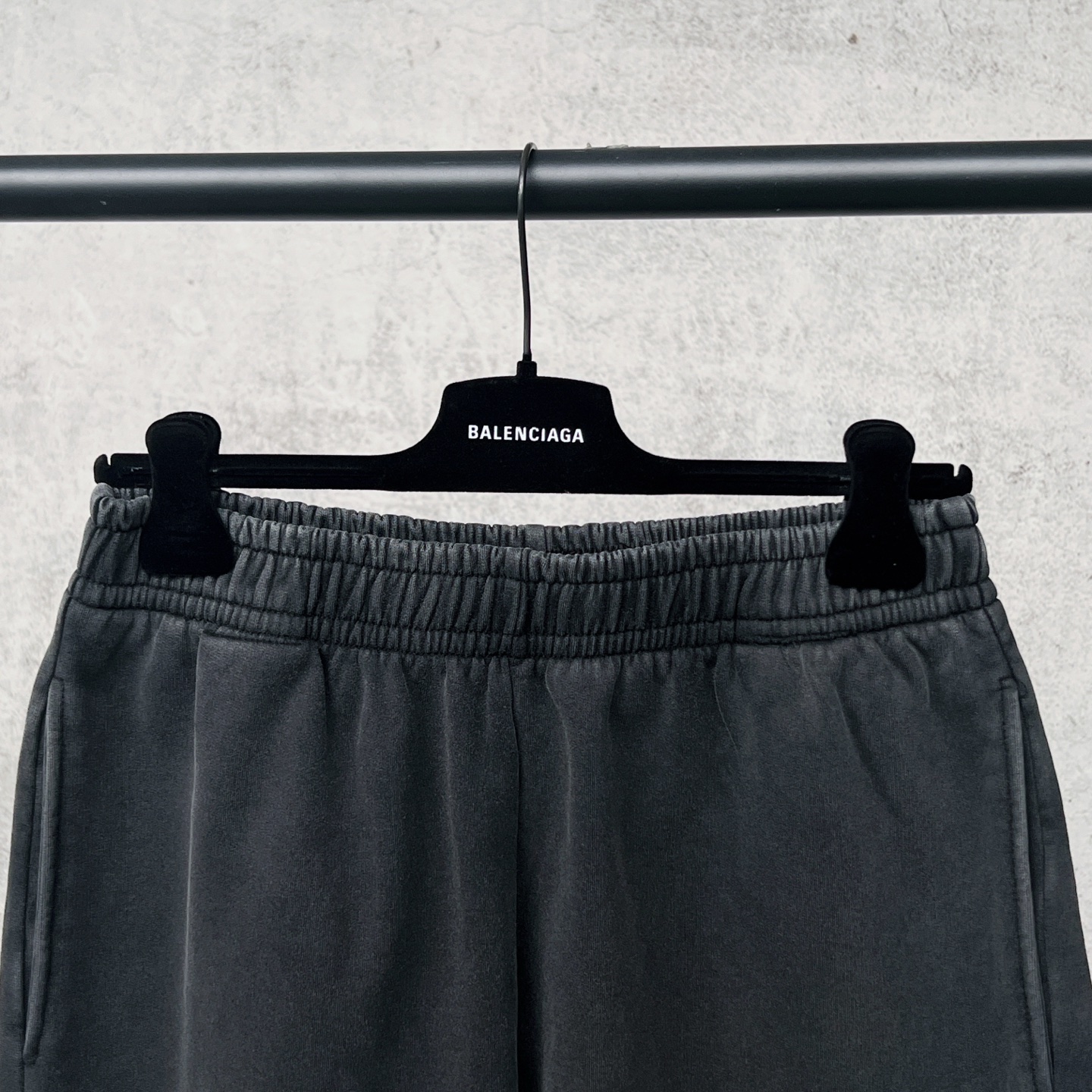 Balenciaga 官网品质BALENCI*GA/巴黎 2026新款 巴黎美纹纸胶带 字母直喷印花洗水磨烂做旧短裤
