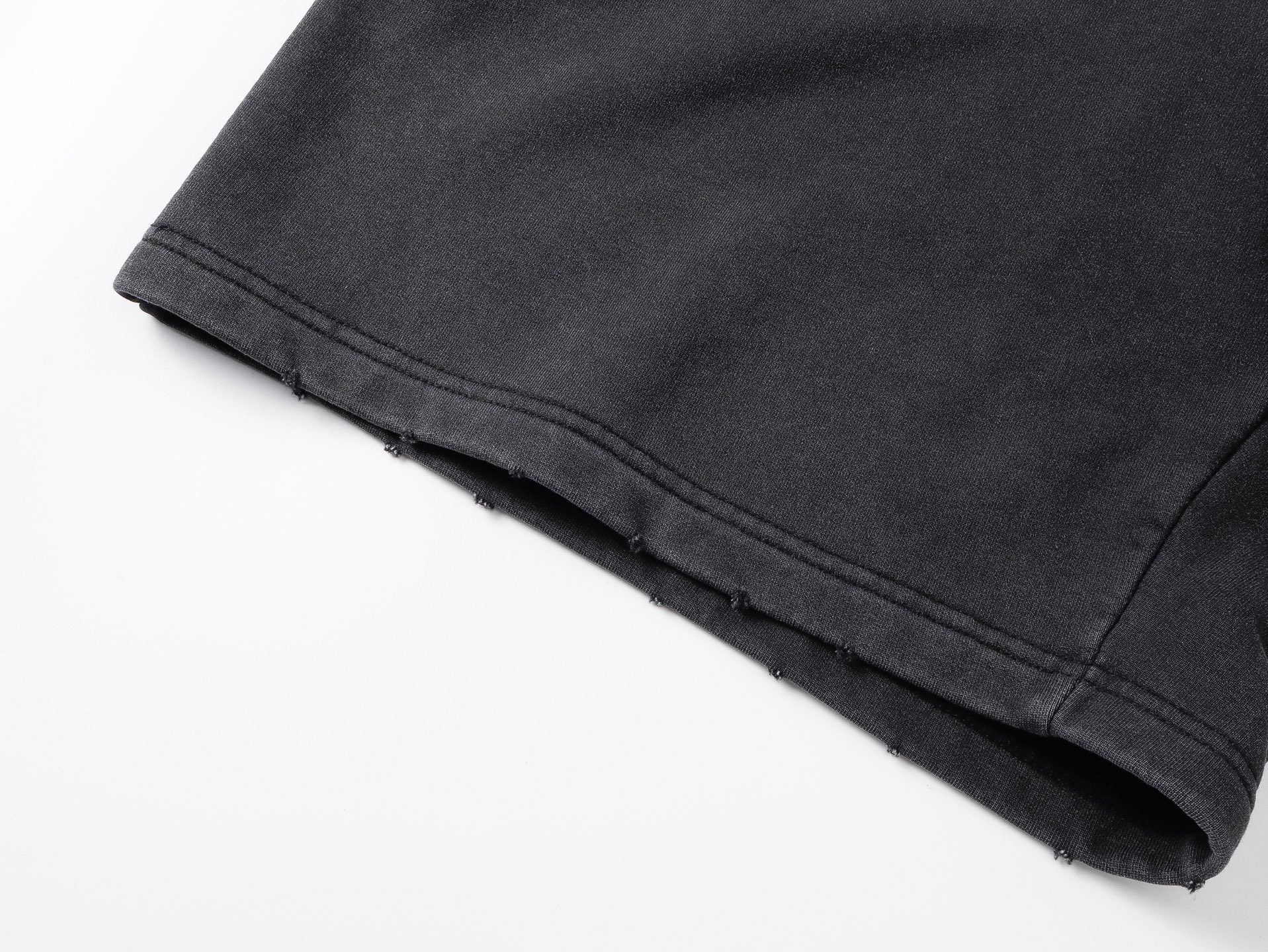 Balenciaga 官网品质BALENCI*GA/巴黎 2026新款 巴黎美纹纸胶带 字母直喷印花洗水磨烂做旧短裤