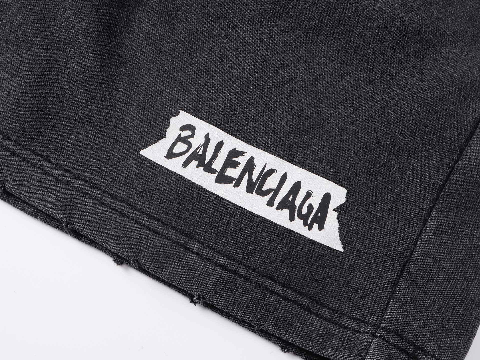 Balenciaga 官网品质BALENCI*GA/巴黎 2026新款 巴黎美纹纸胶带 字母直喷印花洗水磨烂做旧短裤