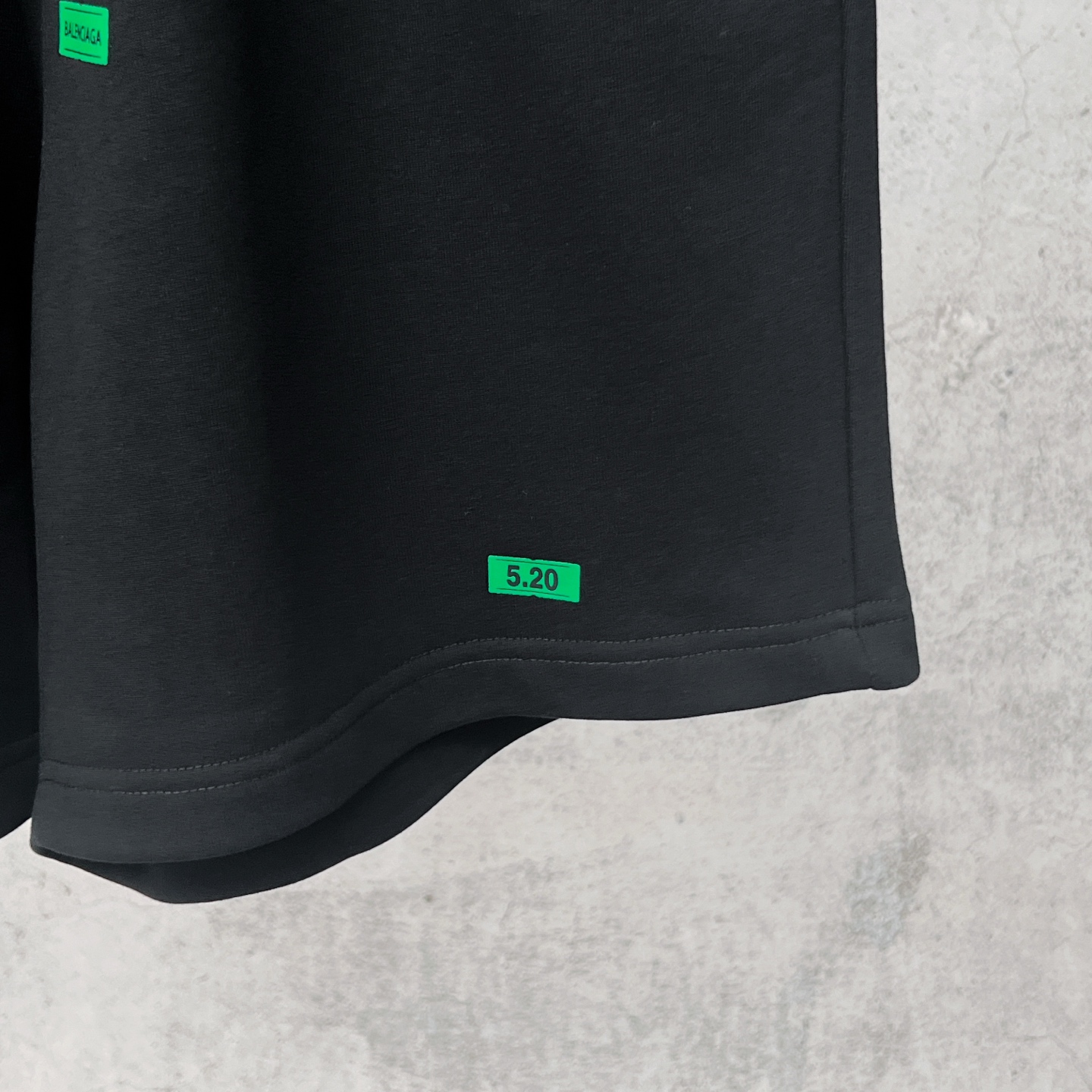 Balenciaga 官网品质BALENCI*GA/巴黎 2026新款 巴黎5 20贴纸印花 左边刺绣巴黎小字母短裤