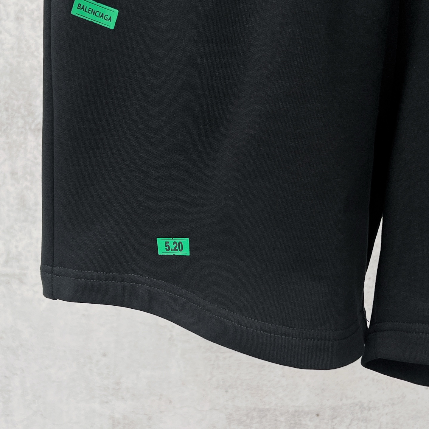 Balenciaga 官网品质BALENCI*GA/巴黎 2026新款 巴黎5 20贴纸印花 左边刺绣巴黎小字母短裤
