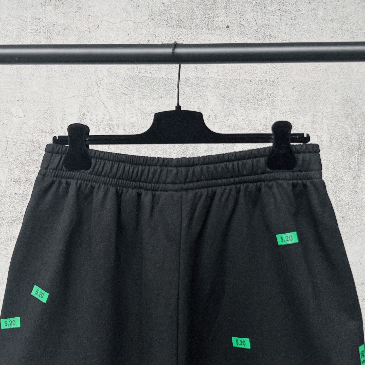 Balenciaga 官网品质BALENCI*GA/巴黎 2026新款 巴黎5 20贴纸印花 左边刺绣巴黎小字母短裤