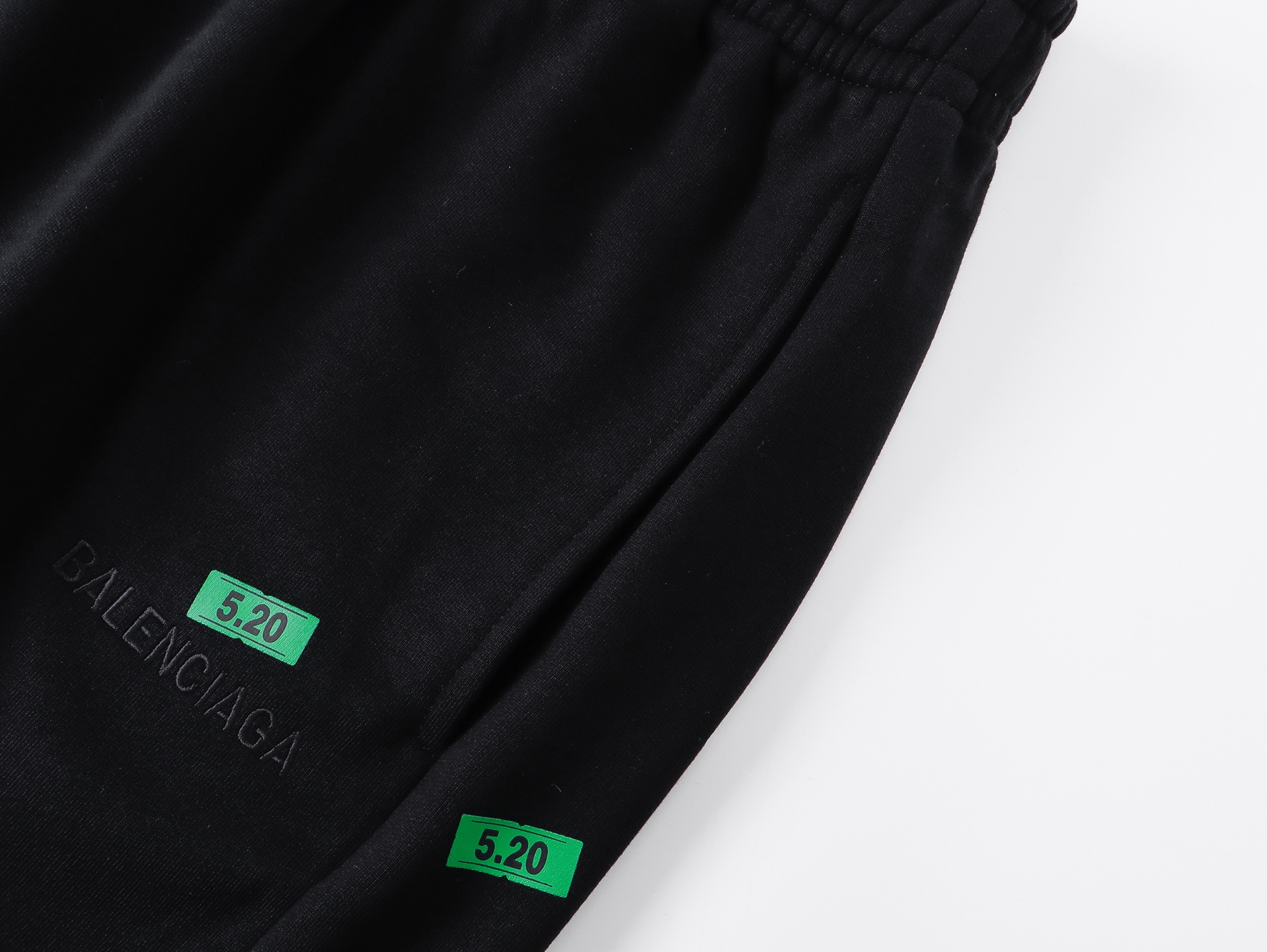 Balenciaga 官网品质BALENCI*GA/巴黎 2026新款 巴黎5 20贴纸印花 左边刺绣巴黎小字母短裤