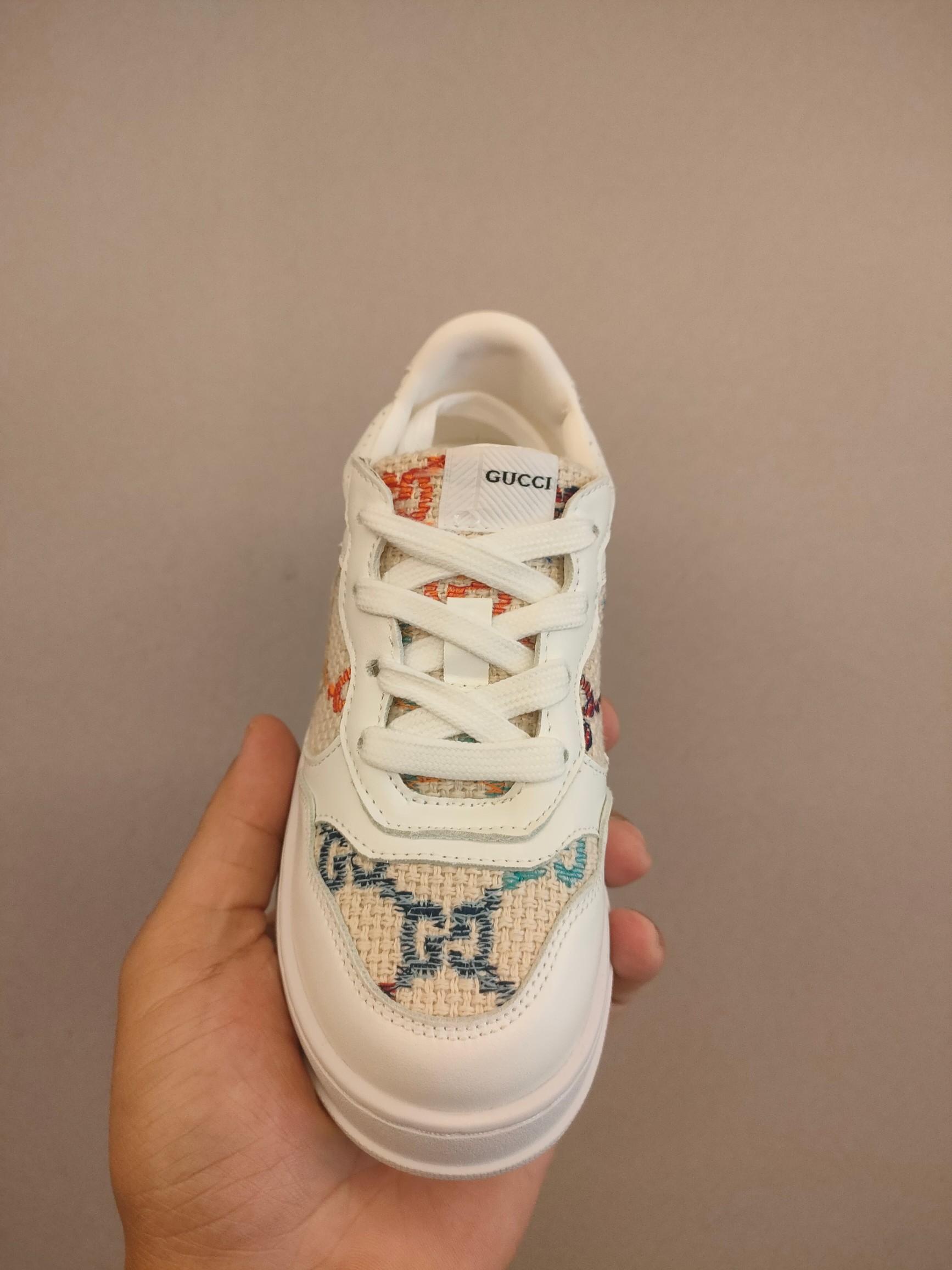 图片[4]-出口欧洲版古驰GUCCI头层皮 GUCCI古驰新款儿童休闲鞋 尺码：26-35码 必入的大牌系列，经典古驰小蜜蜂系列。出口欧版，货不多卖一双少一双。 优质皮料定制，脚感舒适☁ 原版大底，耐磨防滑✔-选品中心