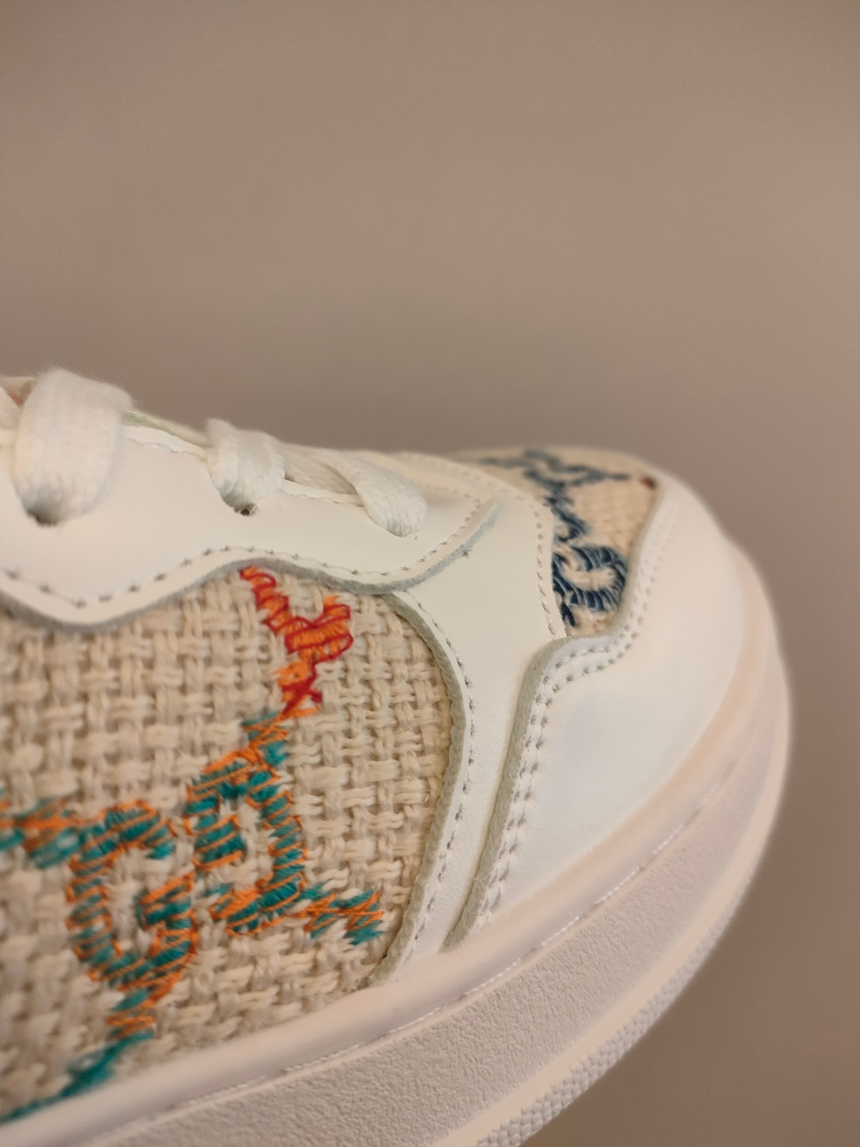 图片[8]-出口欧洲版古驰GUCCI头层皮 GUCCI古驰新款儿童休闲鞋 尺码：26-35码 必入的大牌系列，经典古驰小蜜蜂系列。出口欧版，货不多卖一双少一双。 优质皮料定制，脚感舒适☁ 原版大底，耐磨防滑✔-选品中心