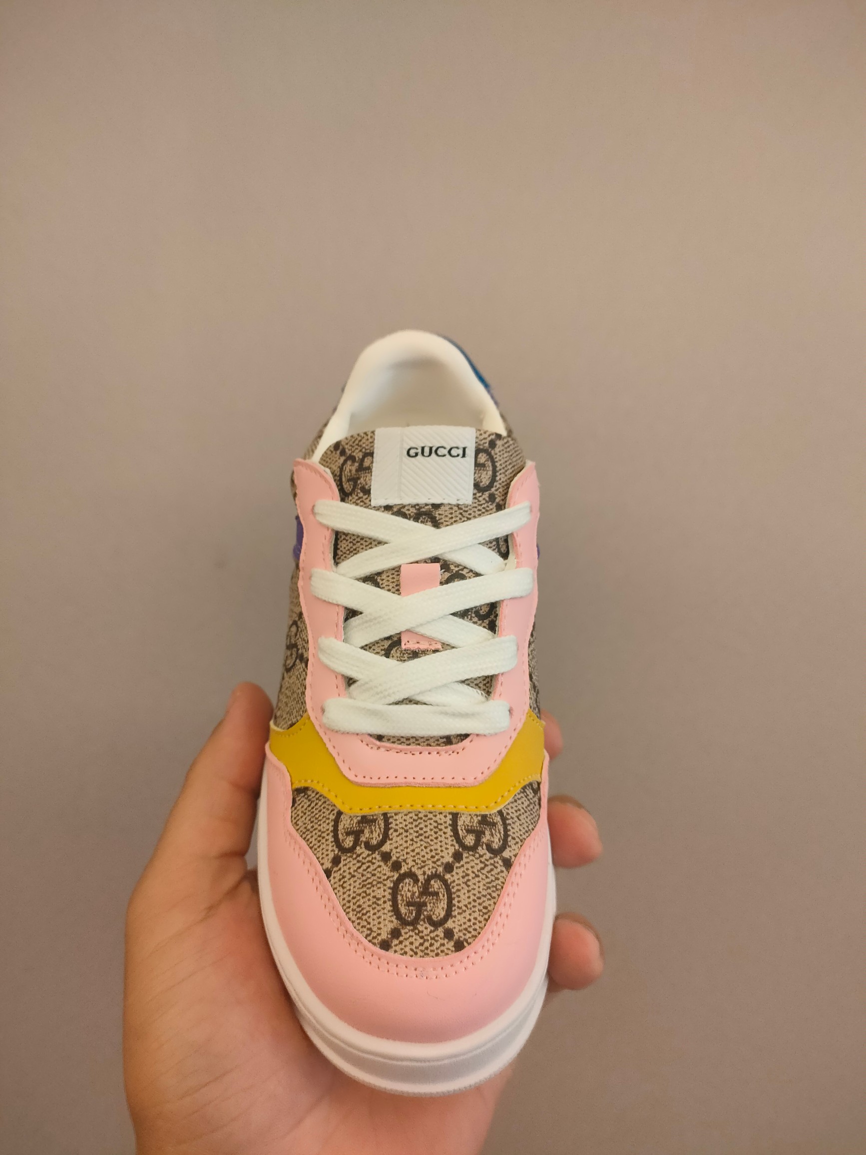 图片[4]-出口欧洲版古驰GUCCI头层皮 GUCCI古驰新款儿童休闲鞋 尺码：26-35码 必入的大牌系列，经典古驰小蜜蜂系列。出口欧版，货不多卖一双少一双。 优质皮料定制，脚感舒适☁ 原版大底，耐磨防滑✔-选品中心