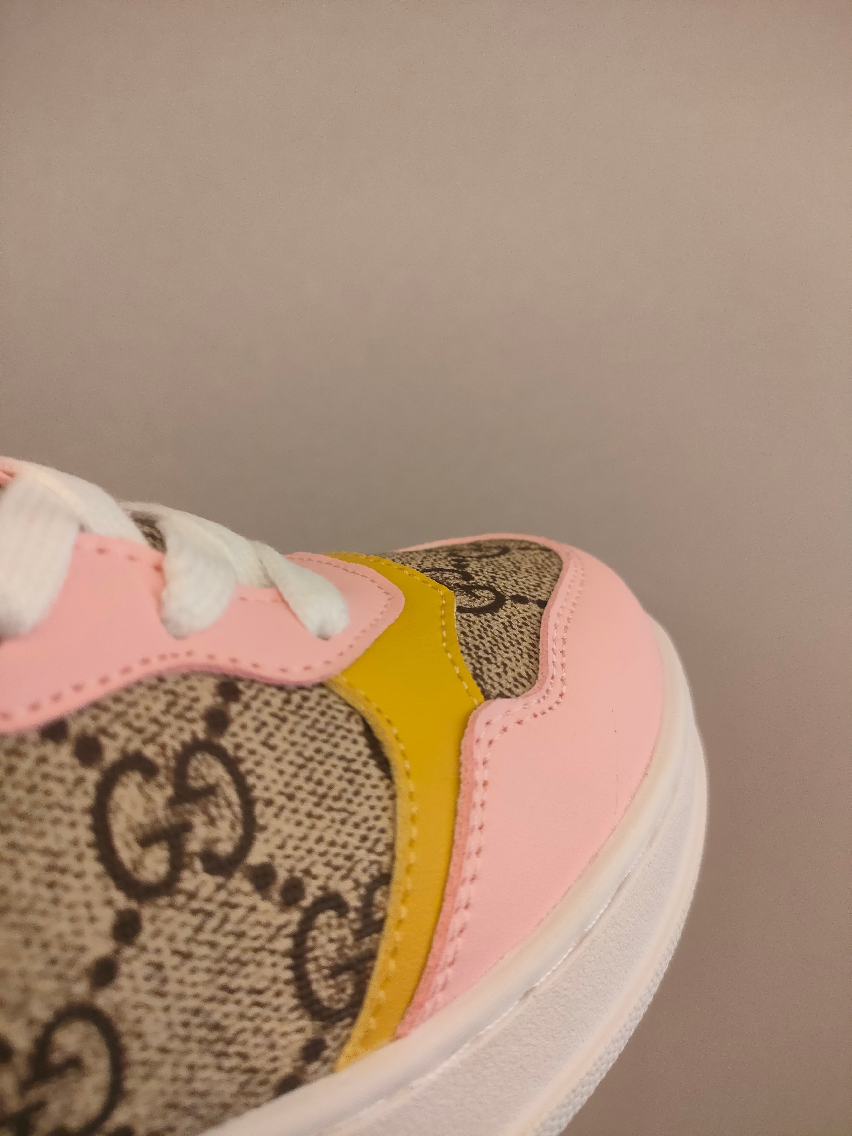 图片[8]-出口欧洲版古驰GUCCI头层皮 GUCCI古驰新款儿童休闲鞋 尺码：26-35码 必入的大牌系列，经典古驰小蜜蜂系列。出口欧版，货不多卖一双少一双。 优质皮料定制，脚感舒适☁ 原版大底，耐磨防滑✔-选品中心