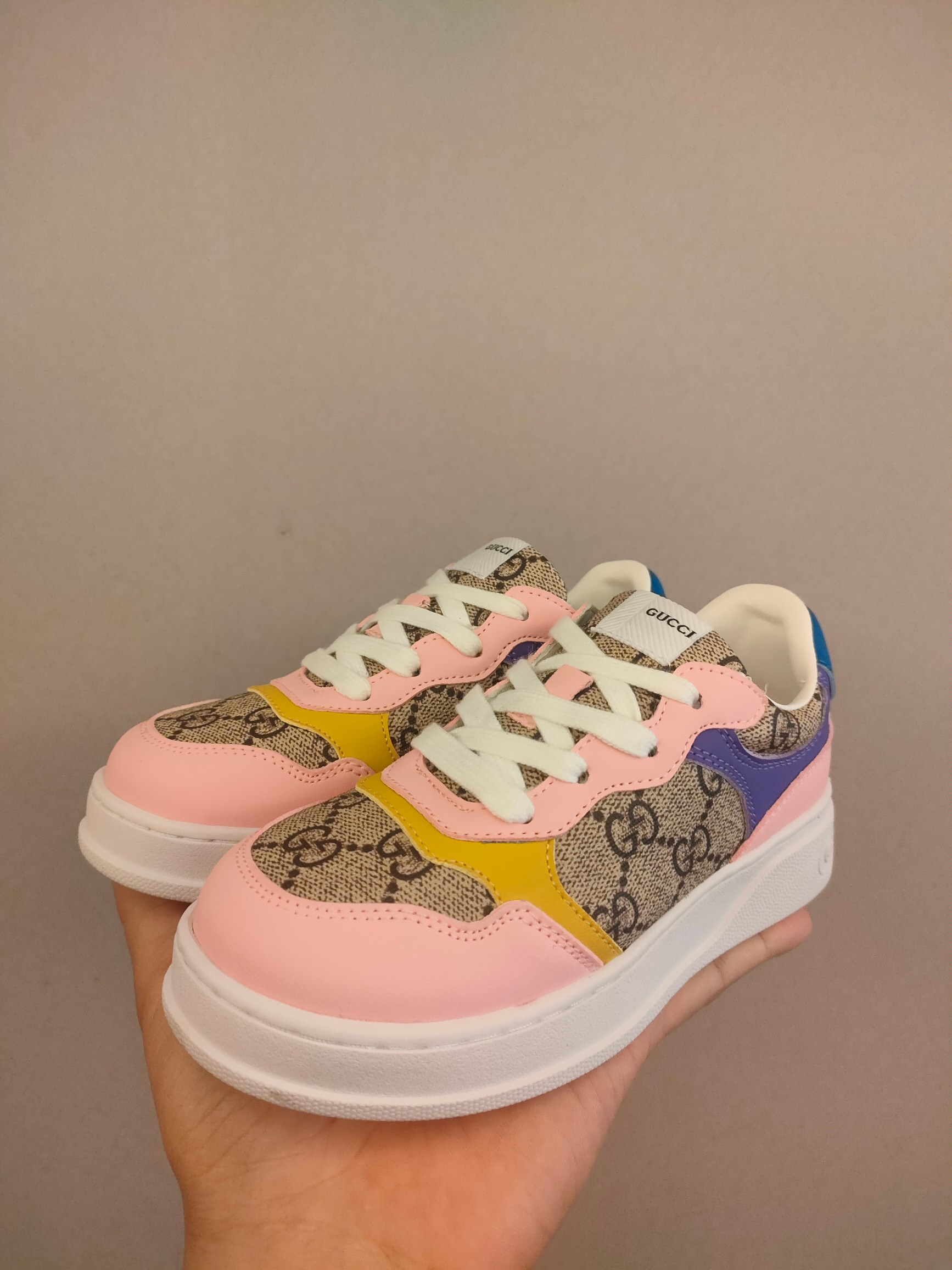 图片[7]-出口欧洲版古驰GUCCI头层皮 GUCCI古驰新款儿童休闲鞋 尺码：26-35码 必入的大牌系列，经典古驰小蜜蜂系列。出口欧版，货不多卖一双少一双。 优质皮料定制，脚感舒适☁ 原版大底，耐磨防滑✔-选品中心