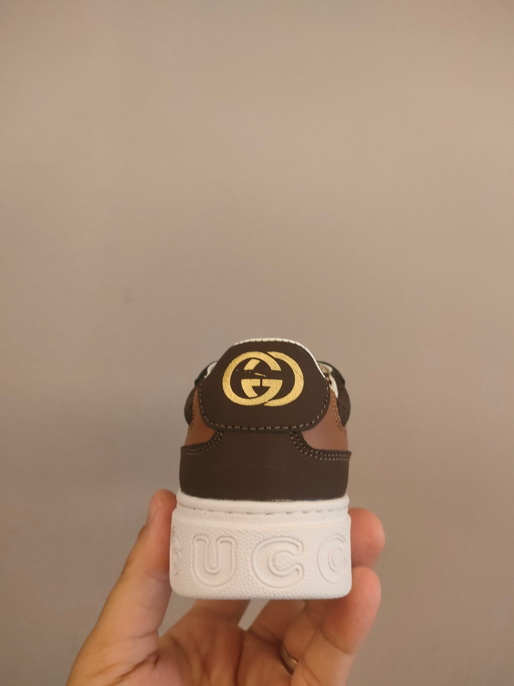 图片[5]-出口欧洲版古驰GUCCI头层皮 GUCCI古驰新款儿童休闲鞋 尺码：26-35码 必入的大牌系列，经典古驰小蜜蜂系列。出口欧版，货不多卖一双少一双。 优质皮料定制，脚感舒适☁ 原版大底，耐磨防滑✔-选品中心