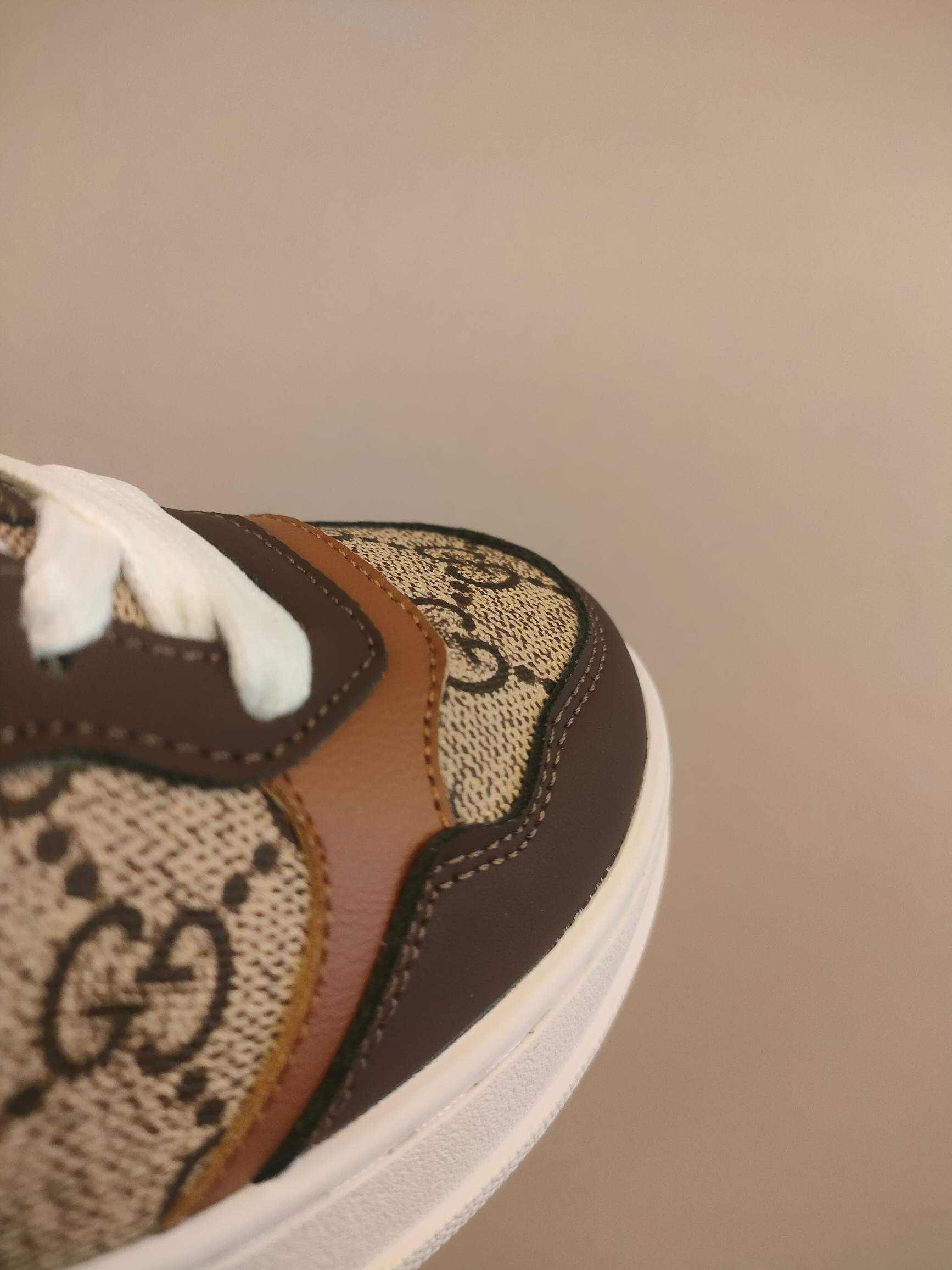 图片[8]-出口欧洲版古驰GUCCI头层皮 GUCCI古驰新款儿童休闲鞋 尺码：26-35码 必入的大牌系列，经典古驰小蜜蜂系列。出口欧版，货不多卖一双少一双。 优质皮料定制，脚感舒适☁ 原版大底，耐磨防滑✔-选品中心