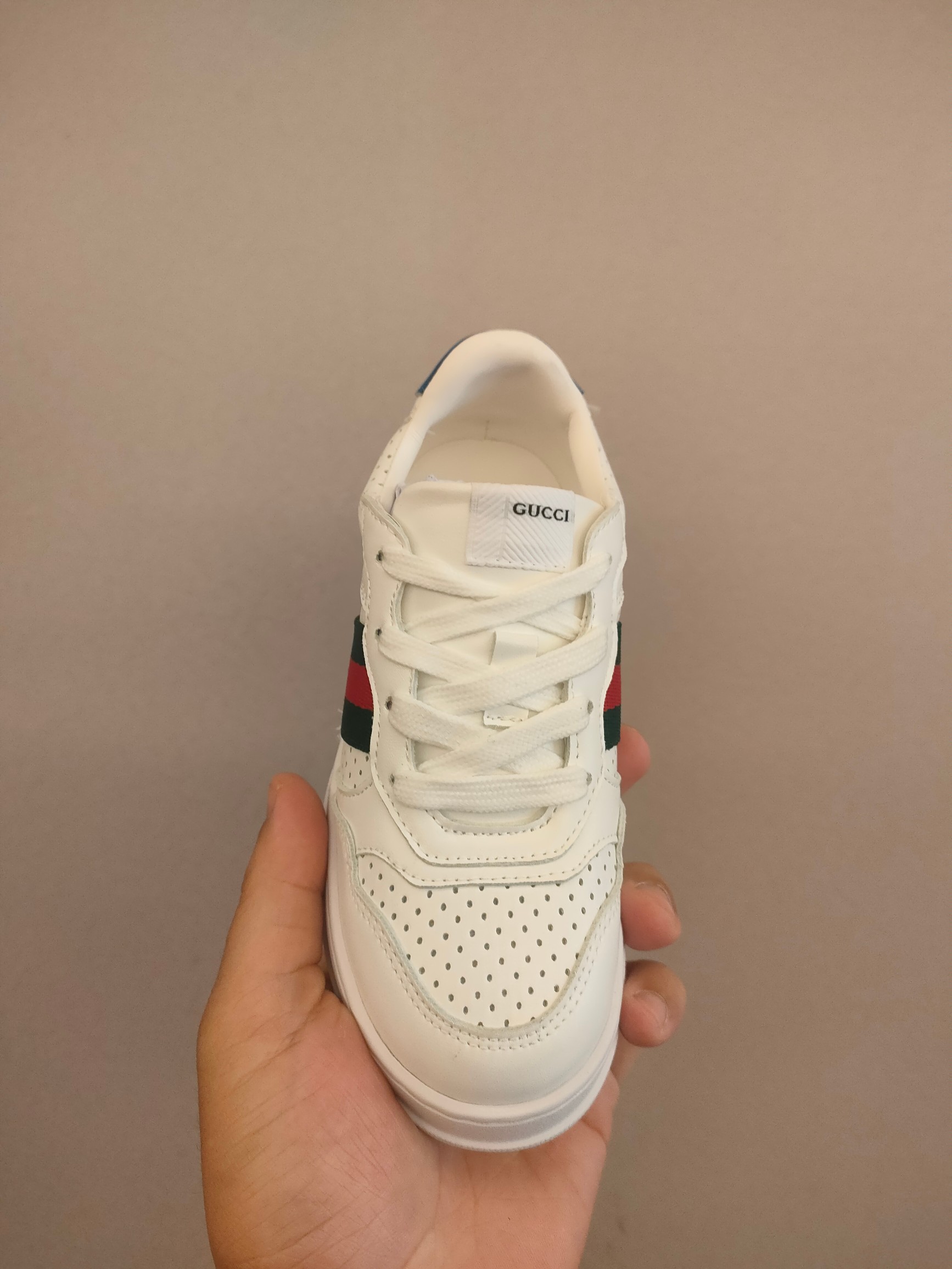 图片[4]-出口欧洲版古驰GUCCI头层皮 GUCCI古驰新款儿童休闲鞋 尺码：26-35码 必入的大牌系列，经典古驰小蜜蜂系列。出口欧版，货不多卖一双少一双。 优质皮料定制，脚感舒适☁ 原版大底，耐磨防滑✔-选品中心