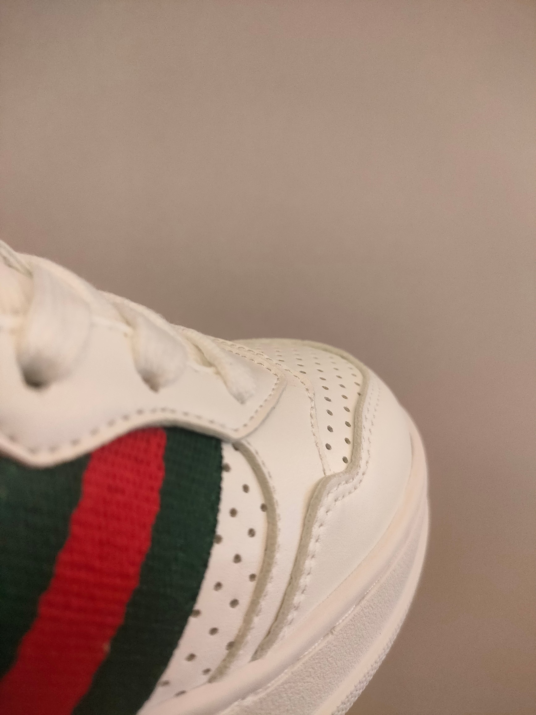 图片[8]-出口欧洲版古驰GUCCI头层皮 GUCCI古驰新款儿童休闲鞋 尺码：26-35码 必入的大牌系列，经典古驰小蜜蜂系列。出口欧版，货不多卖一双少一双。 优质皮料定制，脚感舒适☁ 原版大底，耐磨防滑✔-选品中心