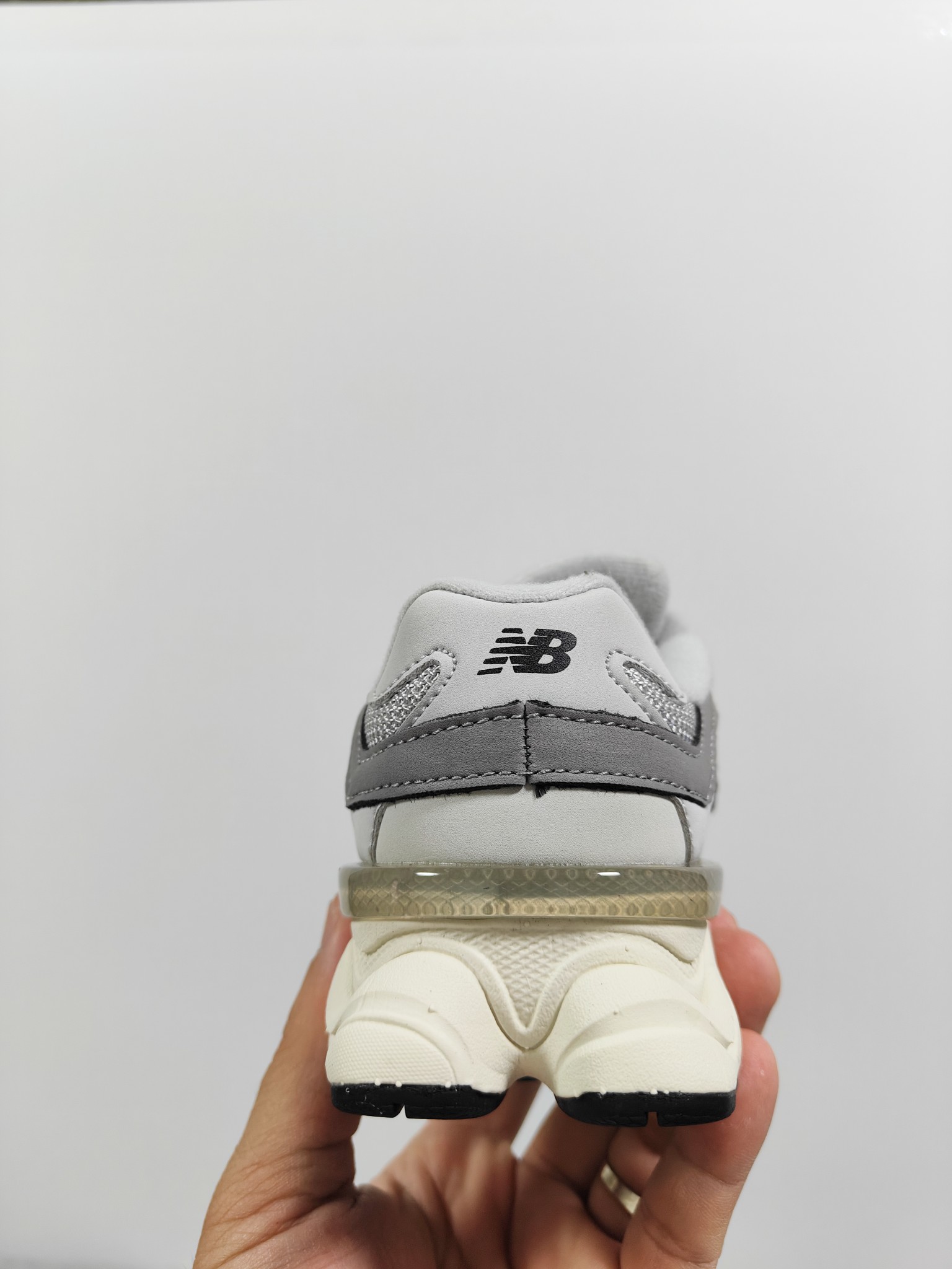 图片[5]-NB 9060 松紧带款童鞋26-37码 海外版NB 9060配色不仅显档次，鞋子也更轻盈️❗️时尚大气的外观设计，后跟“小象蹄”的独特照型，百搭又显腿长❗️必入款老爹鞋💕-选品中心