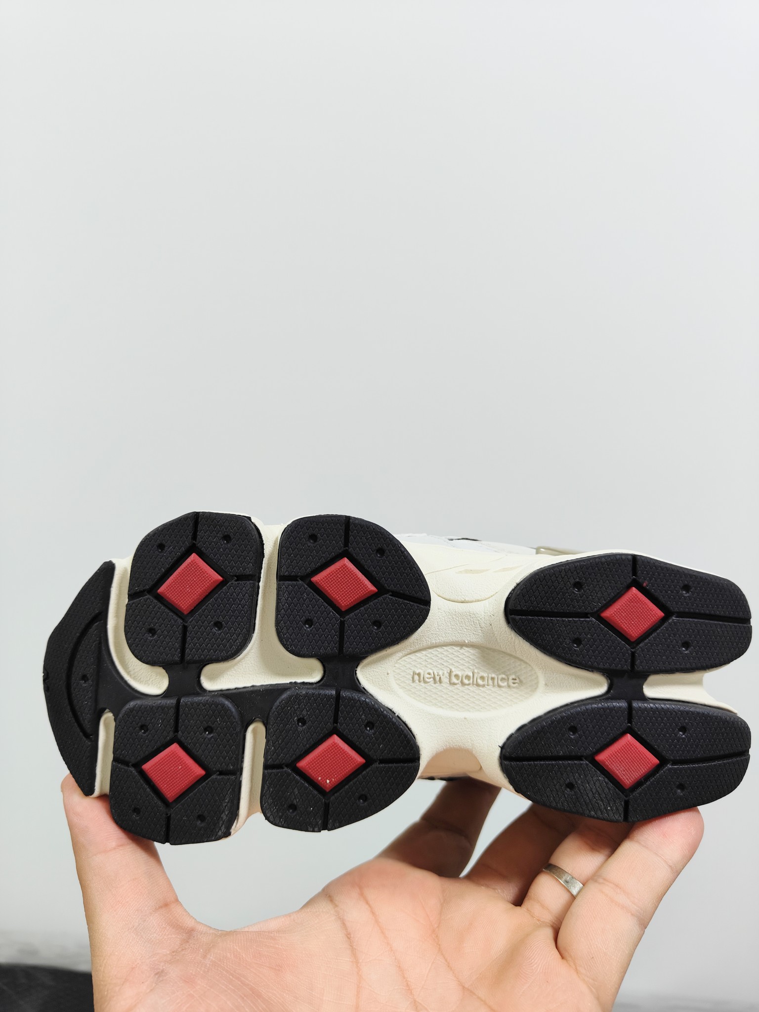 图片[4]-NB 9060 松紧带款童鞋26-37码 海外版NB 9060配色不仅显档次，鞋子也更轻盈️❗️时尚大气的外观设计，后跟“小象蹄”的独特照型，百搭又显腿长❗️必入款老爹鞋💕-选品中心