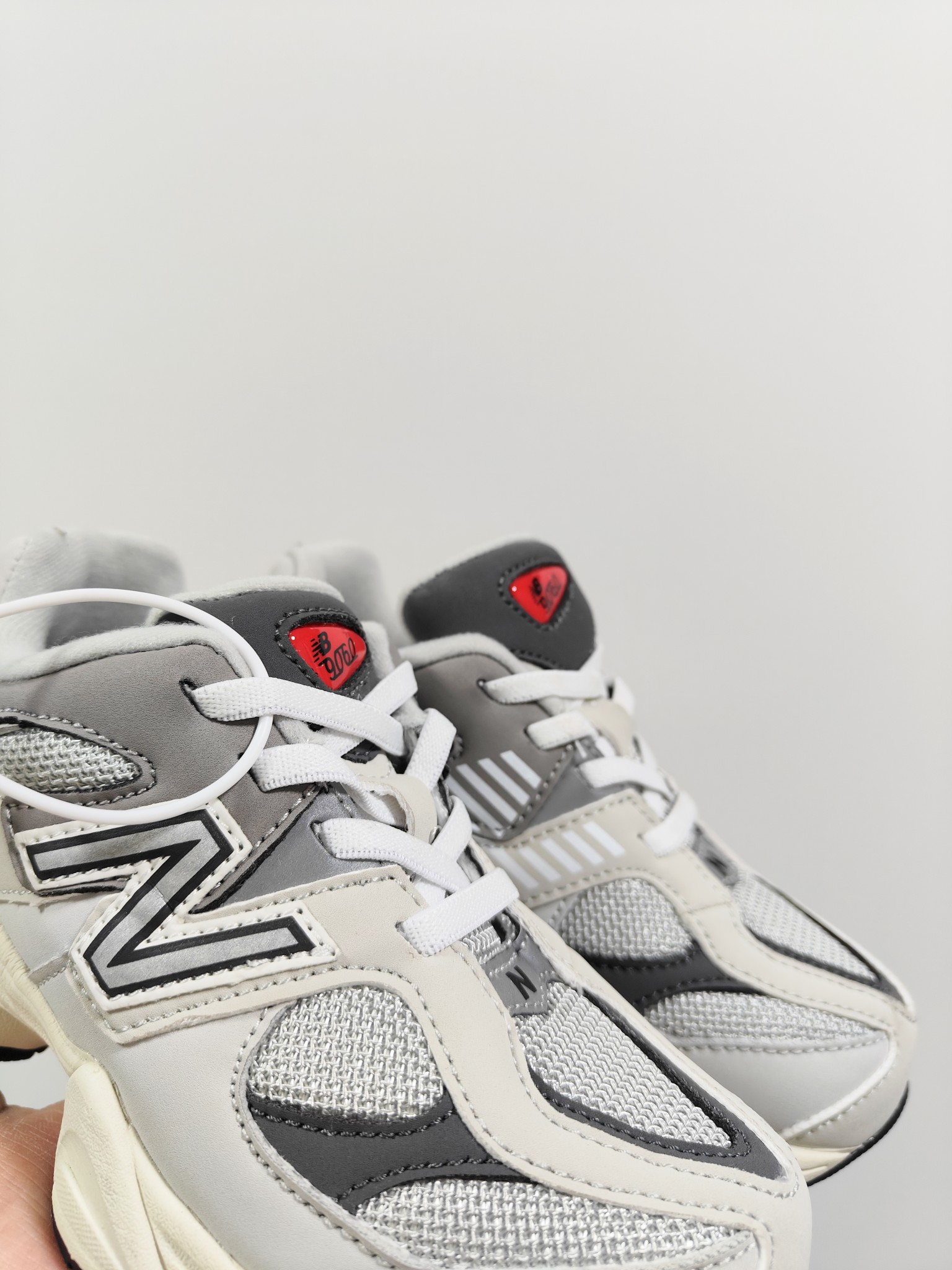 图片[3]-NB 9060 松紧带款童鞋26-37码 海外版NB 9060配色不仅显档次，鞋子也更轻盈️❗️时尚大气的外观设计，后跟“小象蹄”的独特照型，百搭又显腿长❗️必入款老爹鞋💕-选品中心