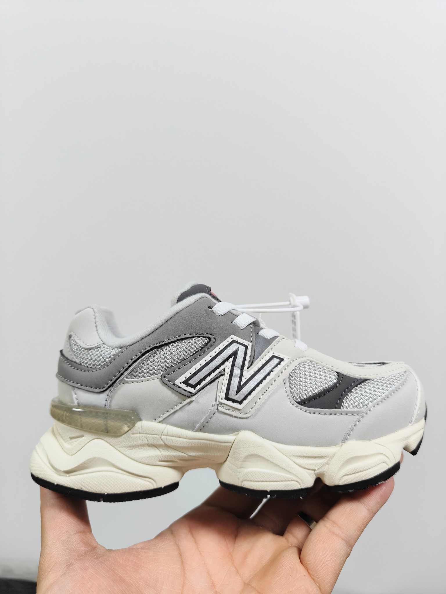 图片[7]-NB 9060 松紧带款童鞋26-37码 海外版NB 9060配色不仅显档次，鞋子也更轻盈️❗️时尚大气的外观设计，后跟“小象蹄”的独特照型，百搭又显腿长❗️必入款老爹鞋💕-选品中心