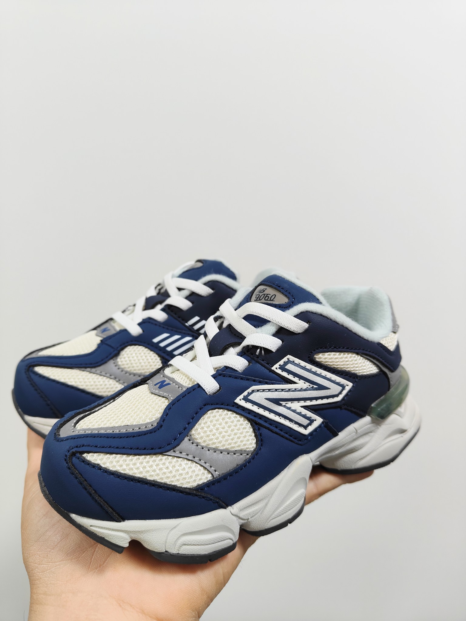 图片[2]-NB 9060 松紧带款童鞋26-37码 海外版NB 9060配色不仅显档次，鞋子也更轻盈️❗️时尚大气的外观设计，后跟“小象蹄”的独特照型，百搭又显腿长❗️必入款老爹鞋💕-选品中心