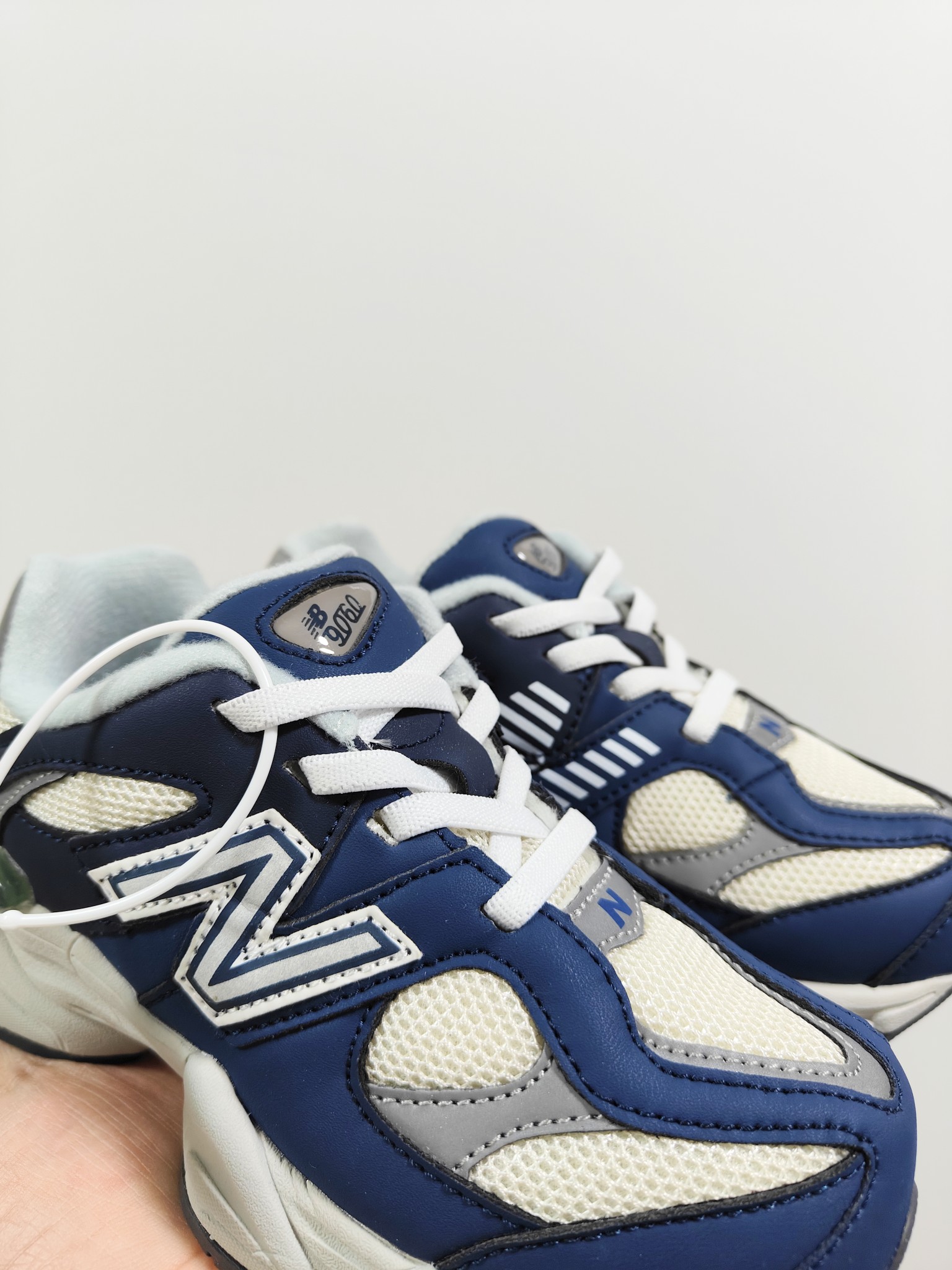 图片[3]-NB 9060 松紧带款童鞋26-37码 海外版NB 9060配色不仅显档次，鞋子也更轻盈️❗️时尚大气的外观设计，后跟“小象蹄”的独特照型，百搭又显腿长❗️必入款老爹鞋💕-选品中心