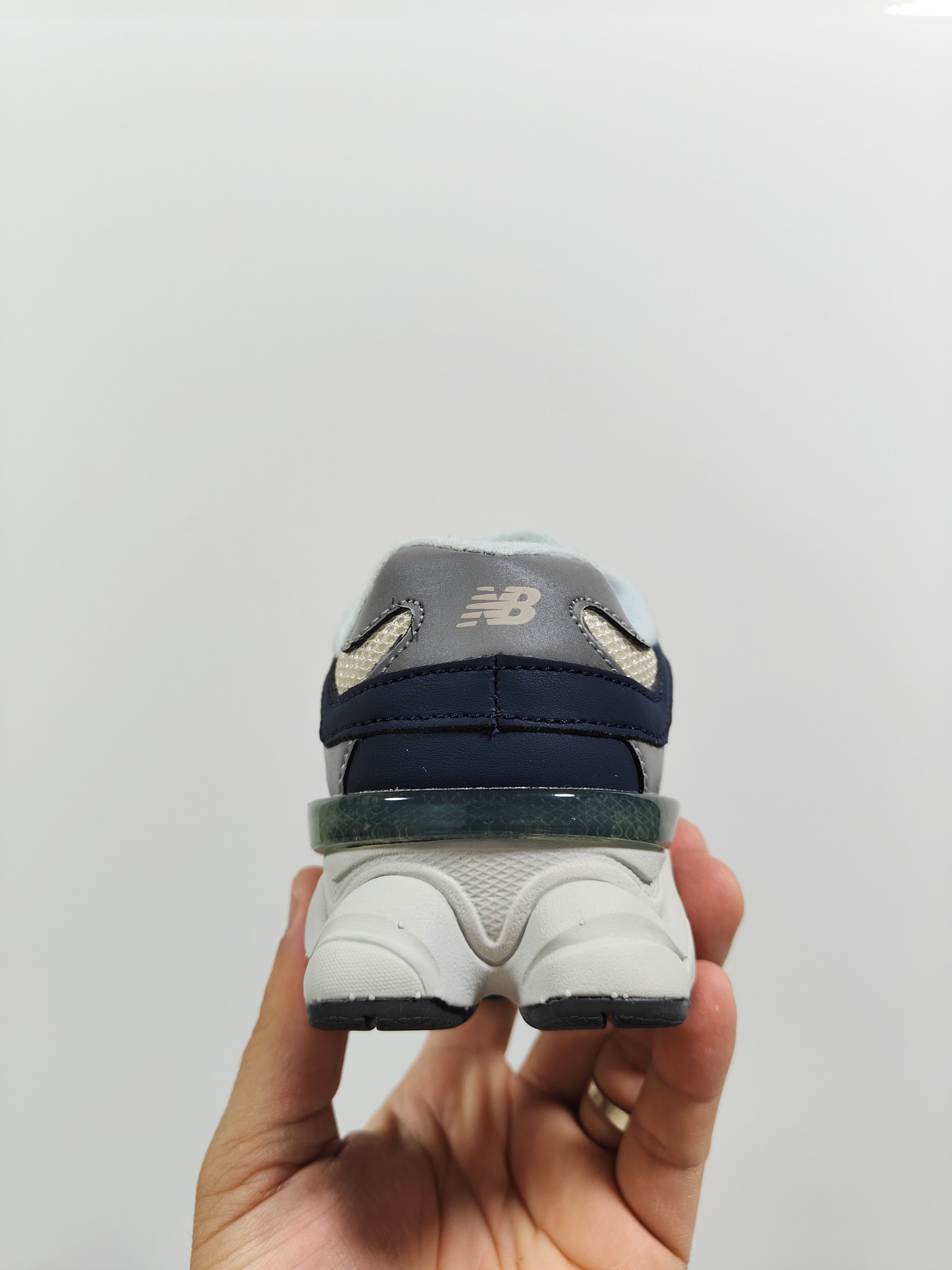 图片[5]-NB 9060 松紧带款童鞋26-37码 海外版NB 9060配色不仅显档次，鞋子也更轻盈️❗️时尚大气的外观设计，后跟“小象蹄”的独特照型，百搭又显腿长❗️必入款老爹鞋💕-选品中心