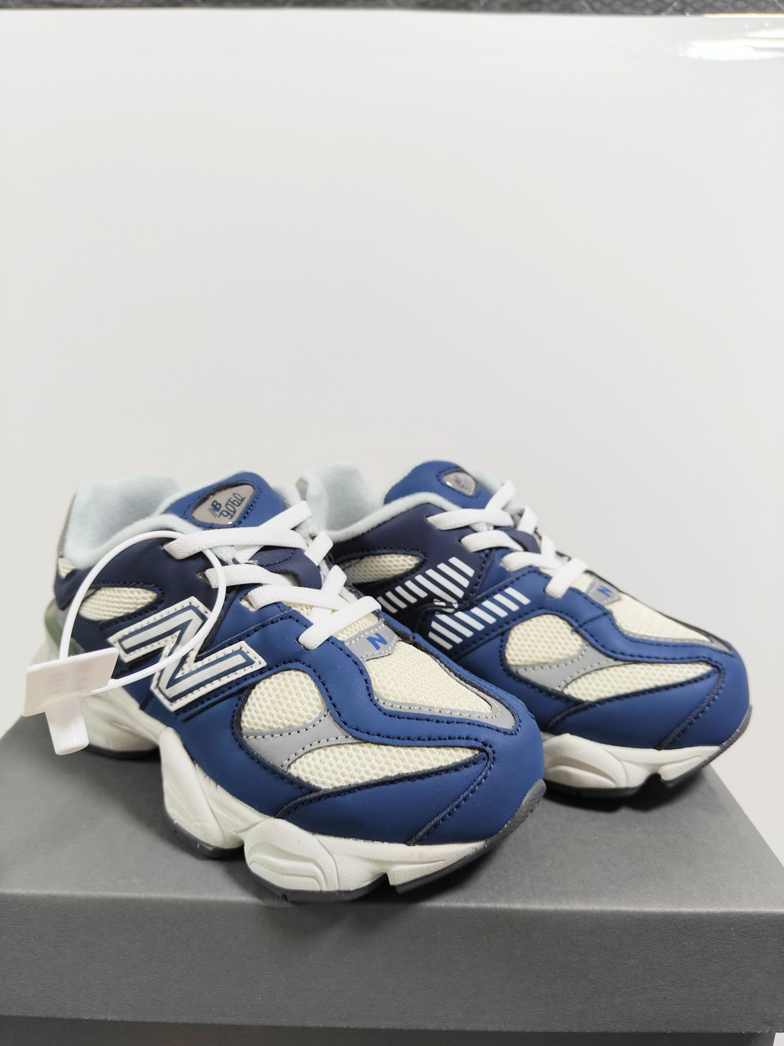 图片[8]-NB 9060 松紧带款童鞋26-37码 海外版NB 9060配色不仅显档次，鞋子也更轻盈️❗️时尚大气的外观设计，后跟“小象蹄”的独特照型，百搭又显腿长❗️必入款老爹鞋💕-选品中心