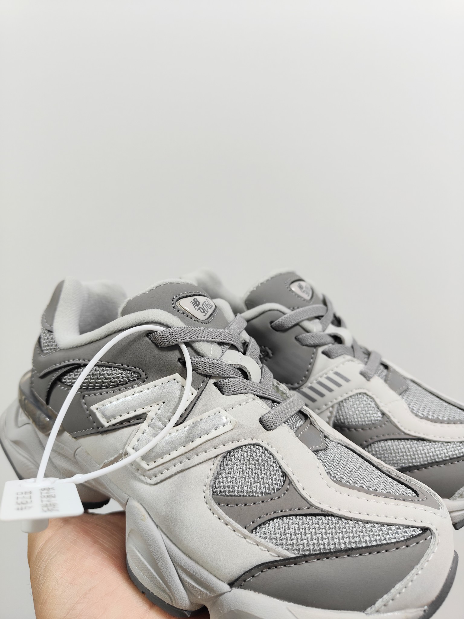 图片[3]-NB 9060 松紧带款童鞋26-37码 海外版NB 9060配色不仅显档次，鞋子也更轻盈️❗️时尚大气的外观设计，后跟“小象蹄”的独特照型，百搭又显腿长❗️必入款老爹鞋💕-选品中心