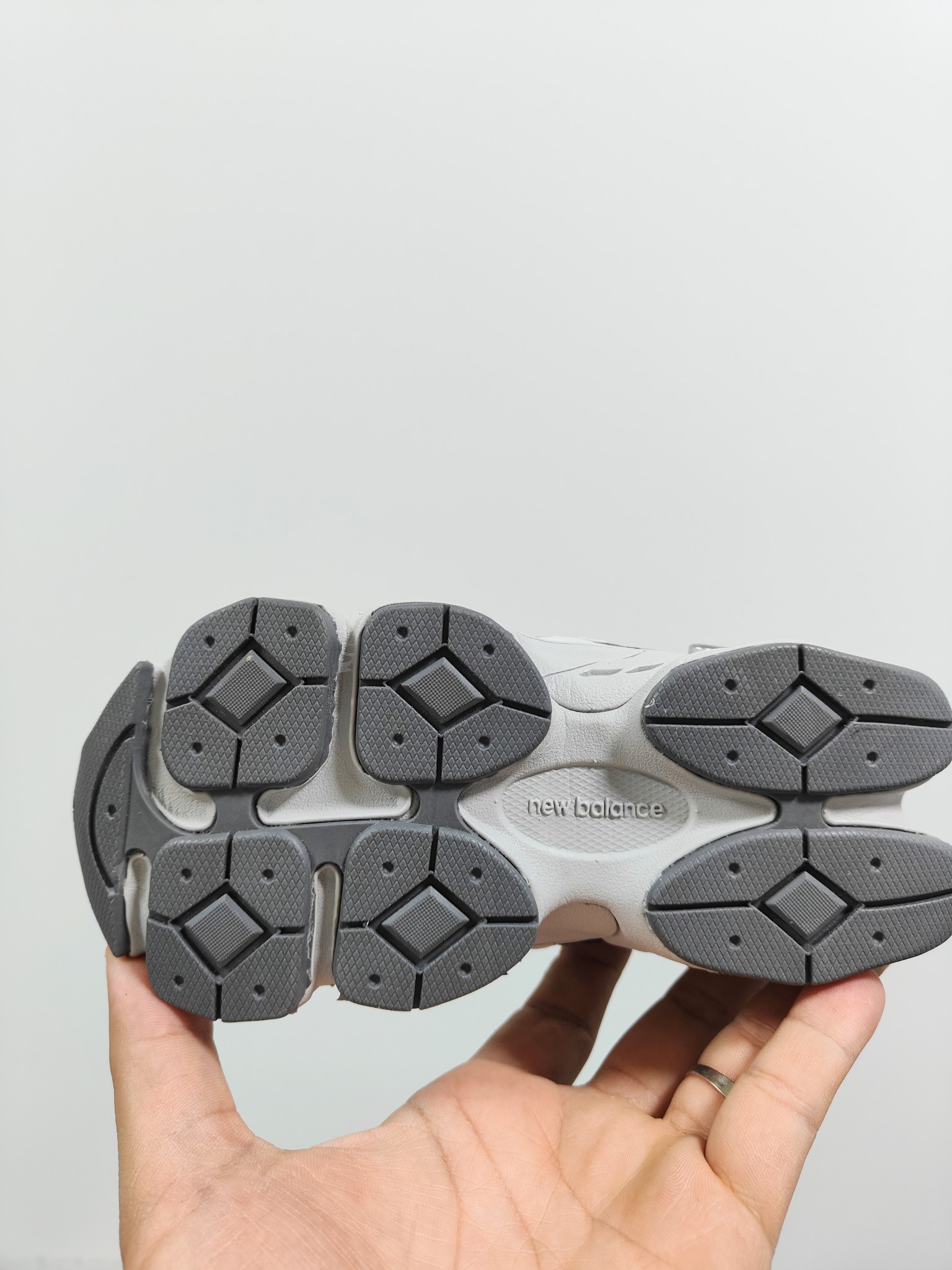 图片[4]-NB 9060 松紧带款童鞋26-37码 海外版NB 9060配色不仅显档次，鞋子也更轻盈️❗️时尚大气的外观设计，后跟“小象蹄”的独特照型，百搭又显腿长❗️必入款老爹鞋💕-选品中心