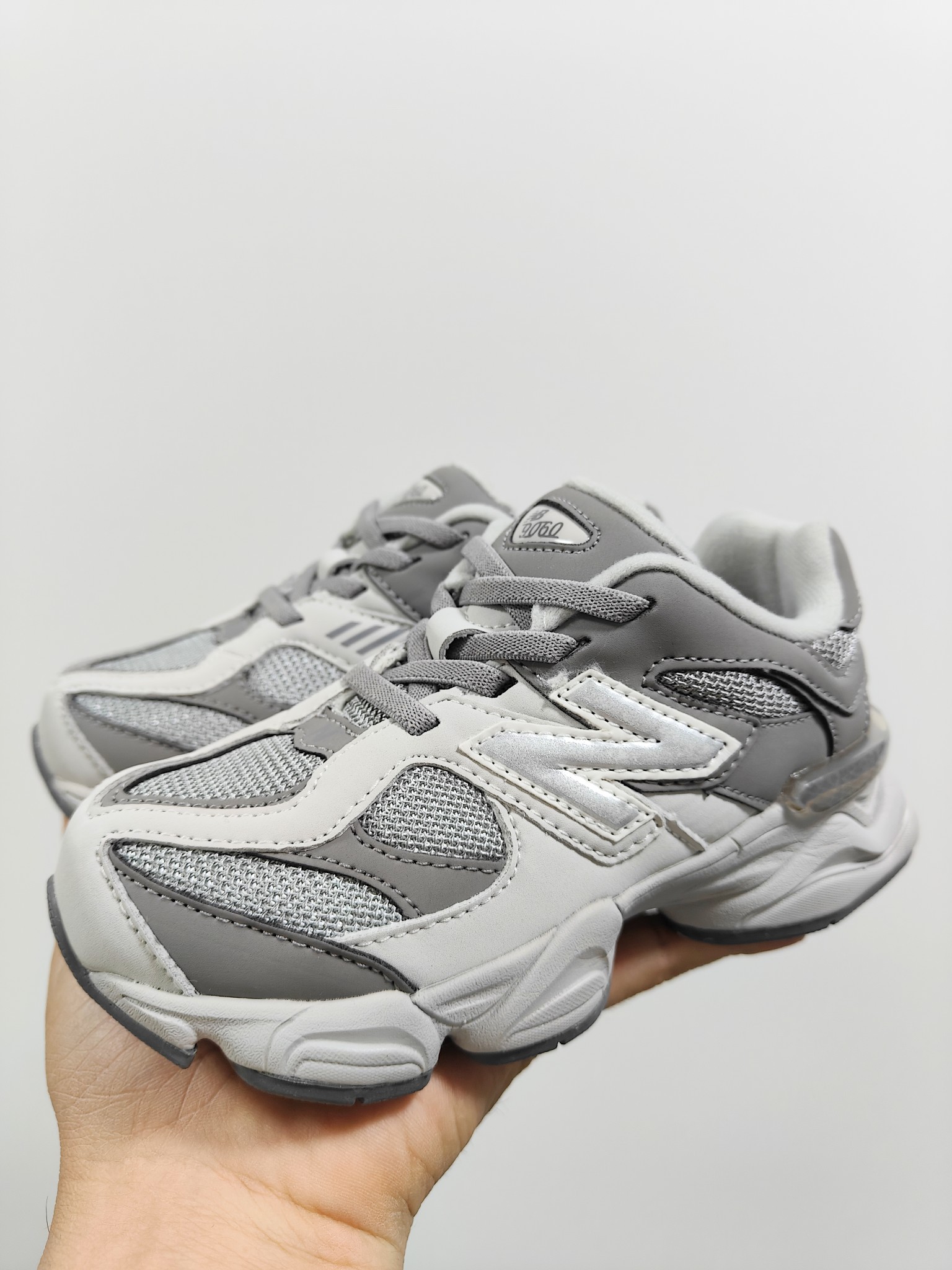 图片[2]-NB 9060 松紧带款童鞋26-37码 海外版NB 9060配色不仅显档次，鞋子也更轻盈️❗️时尚大气的外观设计，后跟“小象蹄”的独特照型，百搭又显腿长❗️必入款老爹鞋💕-选品中心