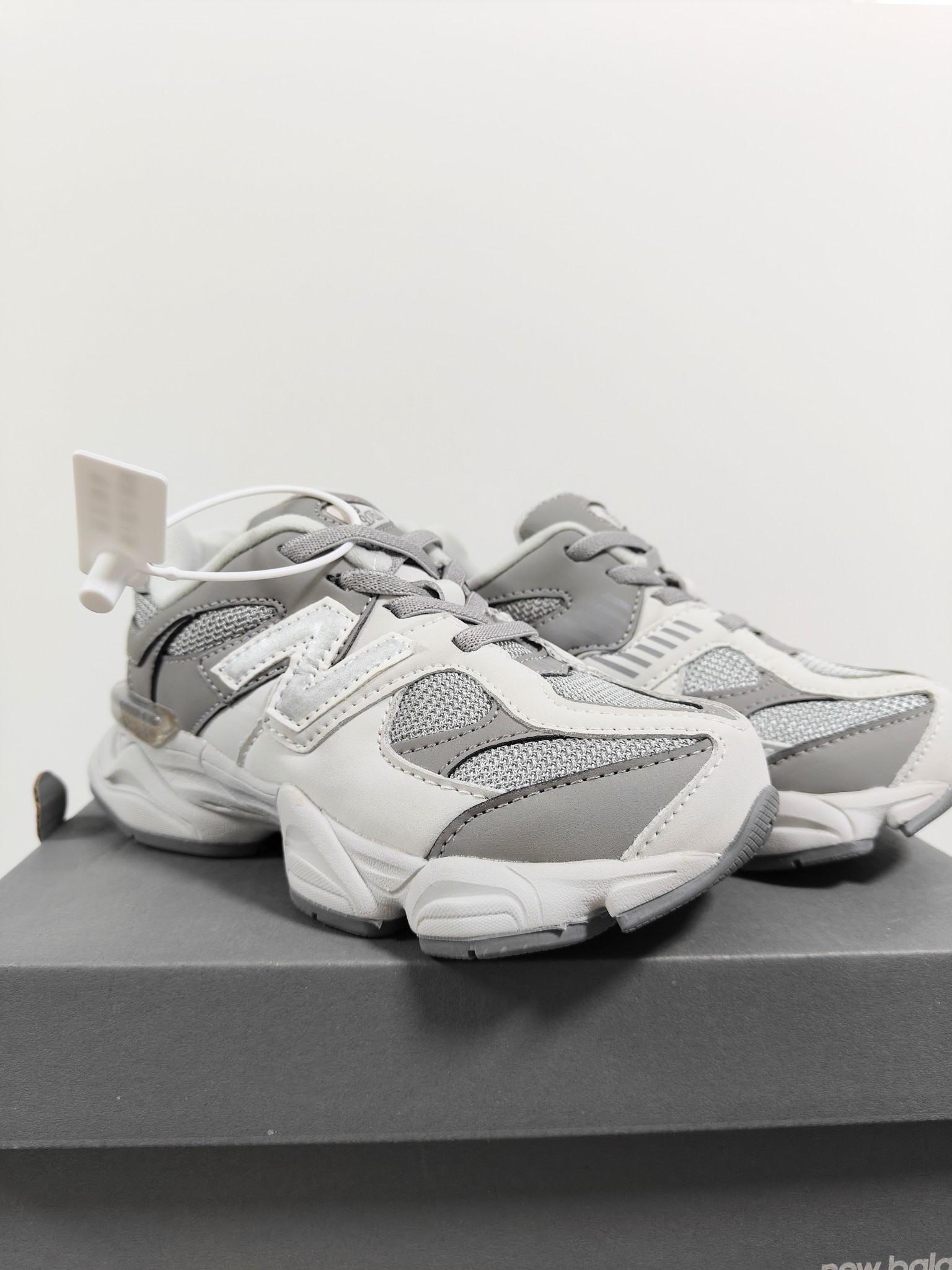 图片[8]-NB 9060 松紧带款童鞋26-37码 海外版NB 9060配色不仅显档次，鞋子也更轻盈️❗️时尚大气的外观设计，后跟“小象蹄”的独特照型，百搭又显腿长❗️必入款老爹鞋💕-选品中心