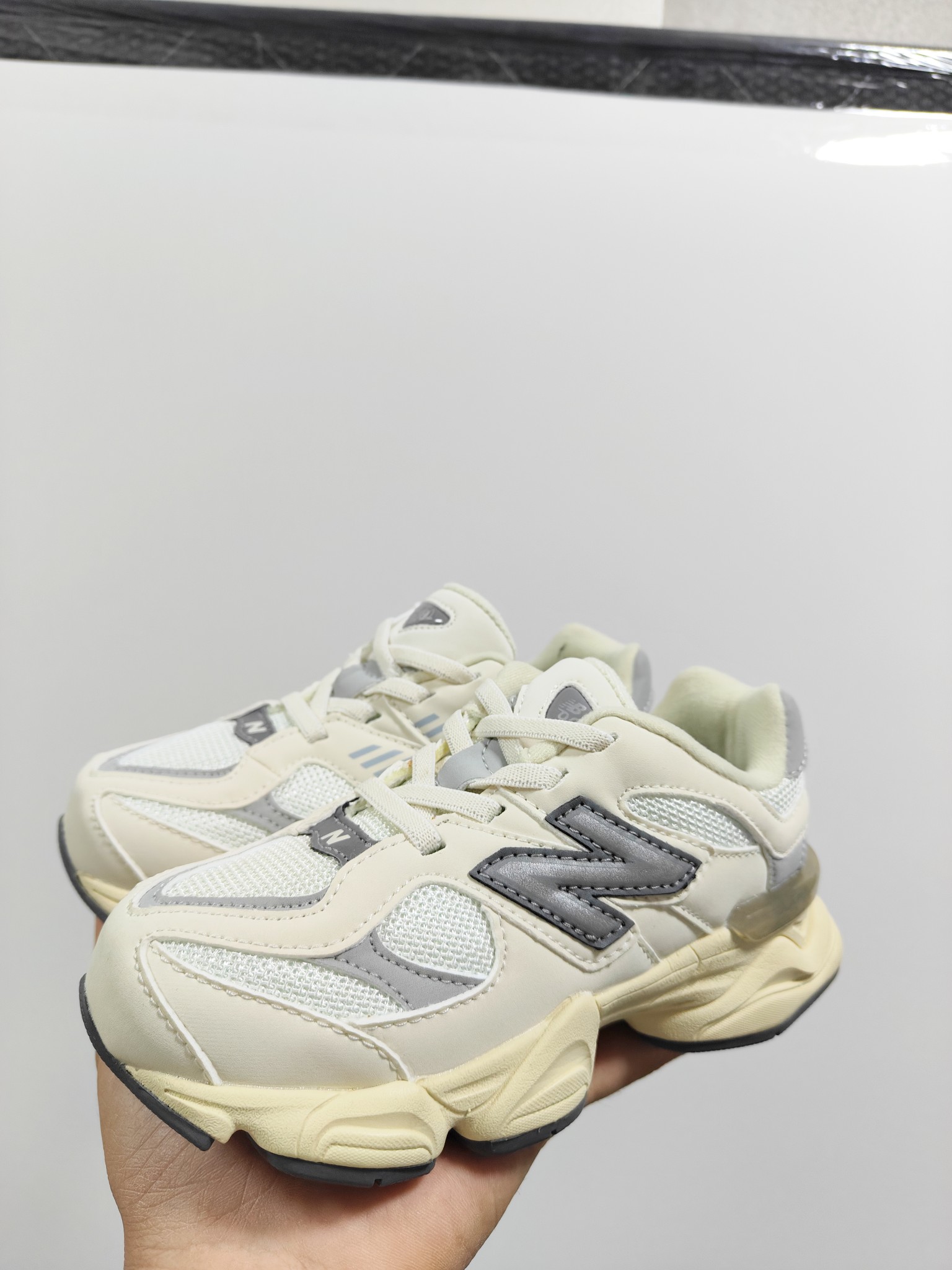 图片[2]-NB 9060 松紧带款童鞋26-37码 海外版NB 9060配色不仅显档次，鞋子也更轻盈️❗️时尚大气的外观设计，后跟“小象蹄”的独特照型，百搭又显腿长❗️必入款老爹鞋💕-选品中心