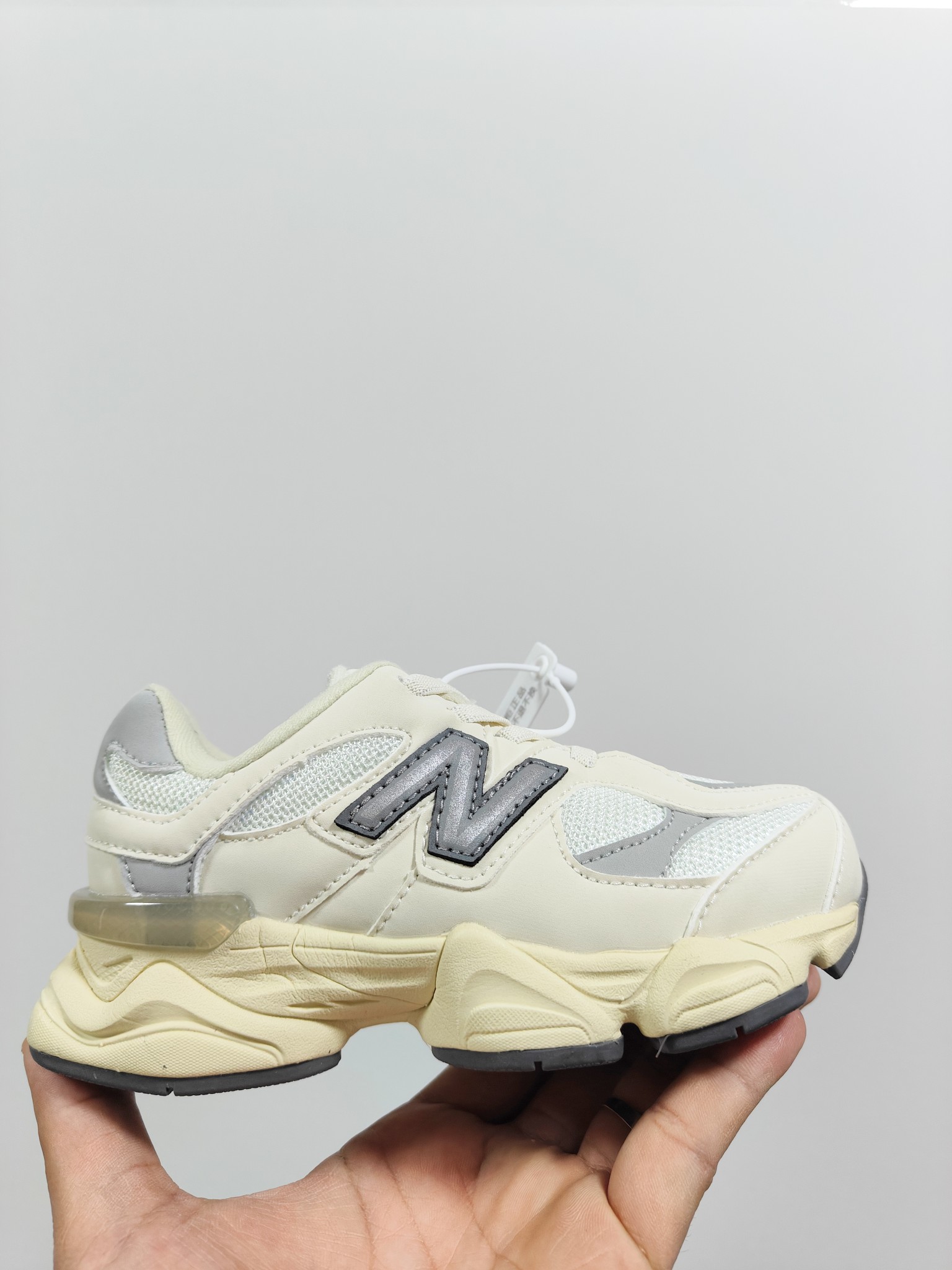 图片[7]-NB 9060 松紧带款童鞋26-37码 海外版NB 9060配色不仅显档次，鞋子也更轻盈️❗️时尚大气的外观设计，后跟“小象蹄”的独特照型，百搭又显腿长❗️必入款老爹鞋💕-选品中心