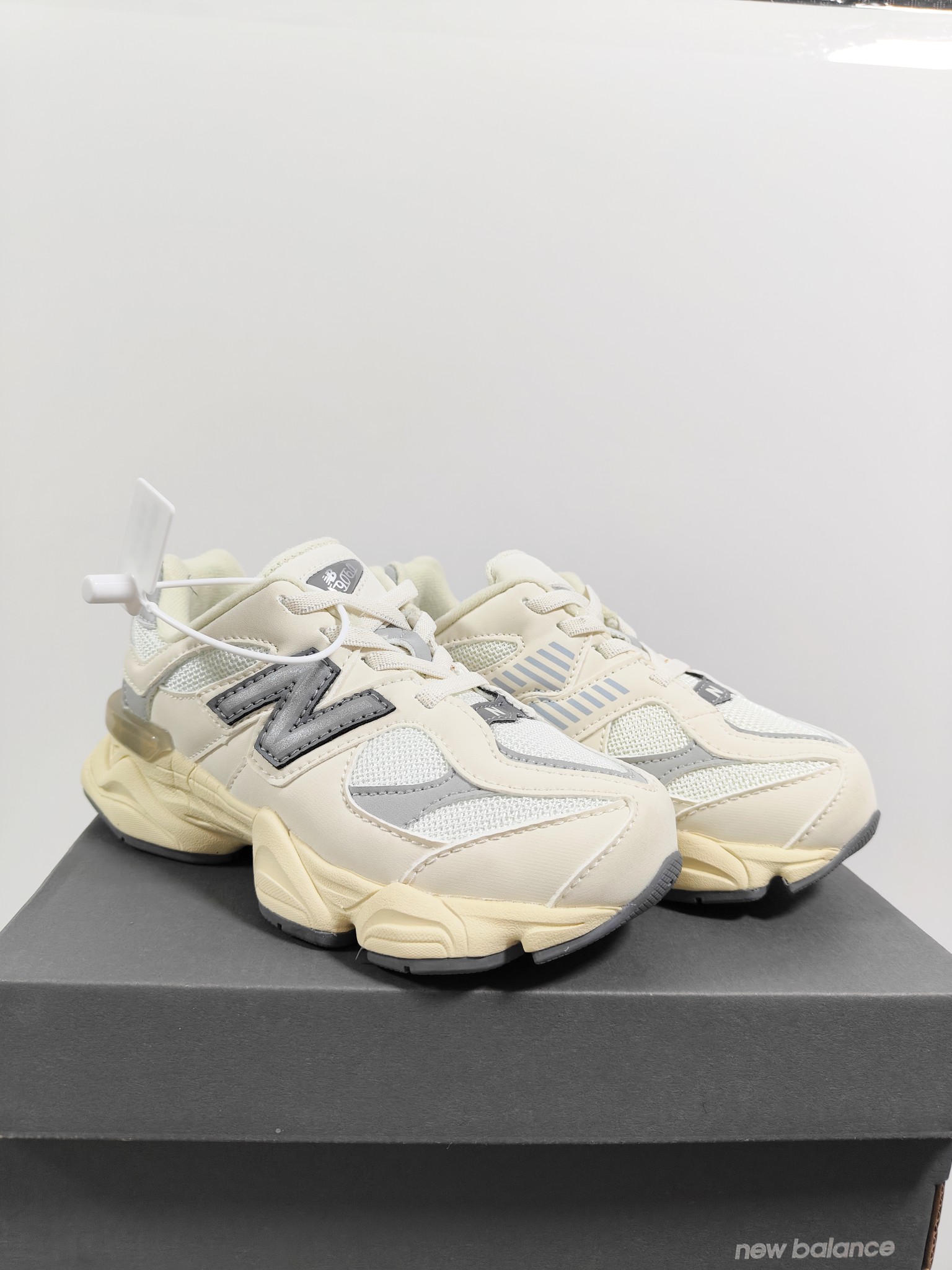 图片[8]-NB 9060 松紧带款童鞋26-37码 海外版NB 9060配色不仅显档次，鞋子也更轻盈️❗️时尚大气的外观设计，后跟“小象蹄”的独特照型，百搭又显腿长❗️必入款老爹鞋💕-选品中心