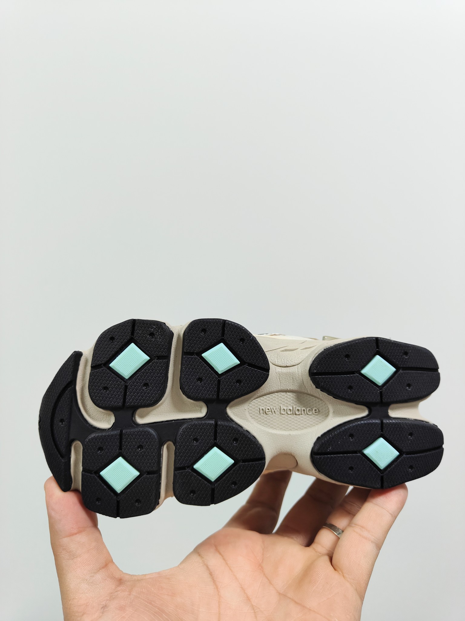 图片[4]-NB 9060 松紧带款童鞋26-37码 海外版NB 9060配色不仅显档次，鞋子也更轻盈️❗️时尚大气的外观设计，后跟“小象蹄”的独特照型，百搭又显腿长❗️必入款老爹鞋💕-选品中心